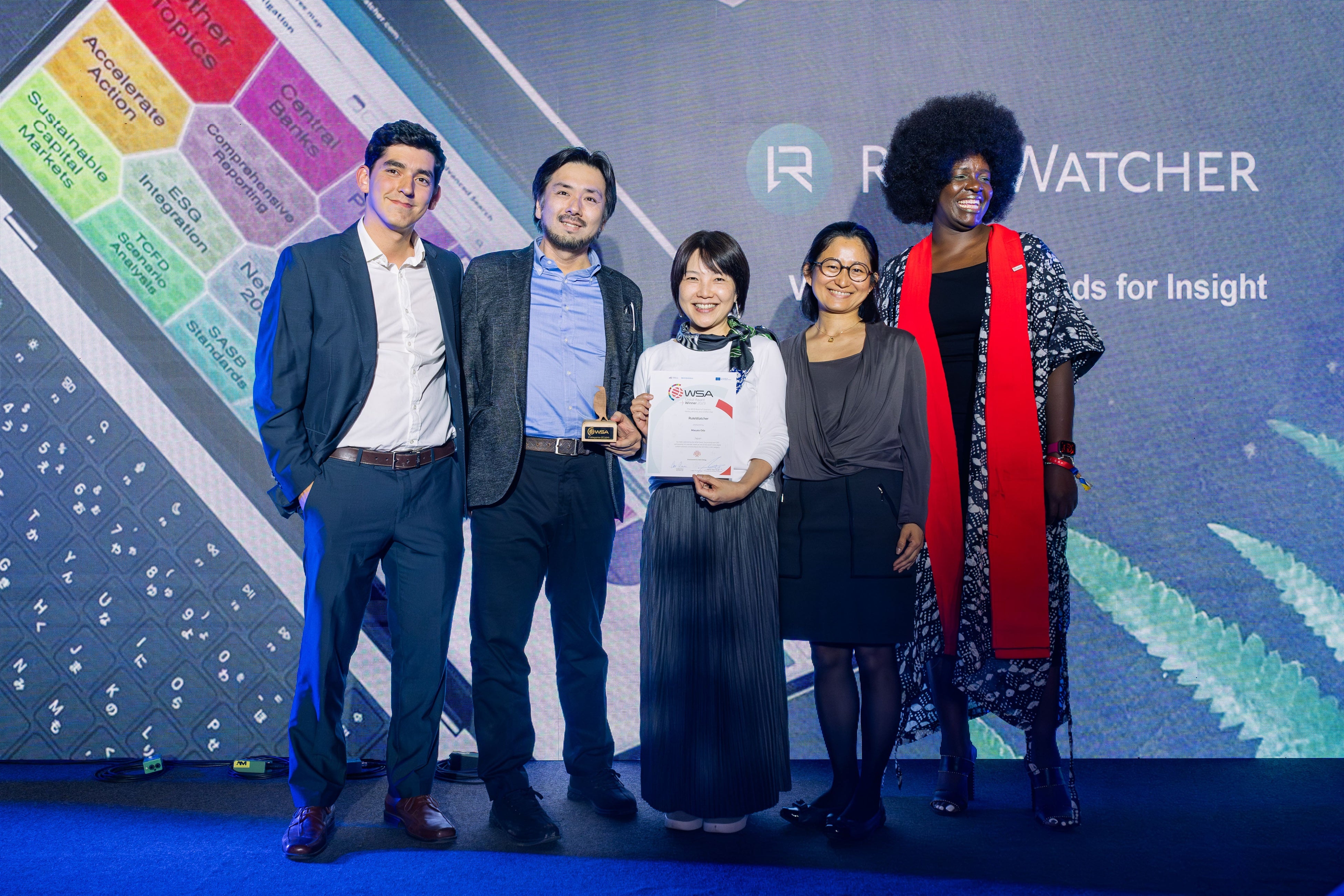 小田真人（左から二人目）と弊社メンバー２名（中央および右から二人目）