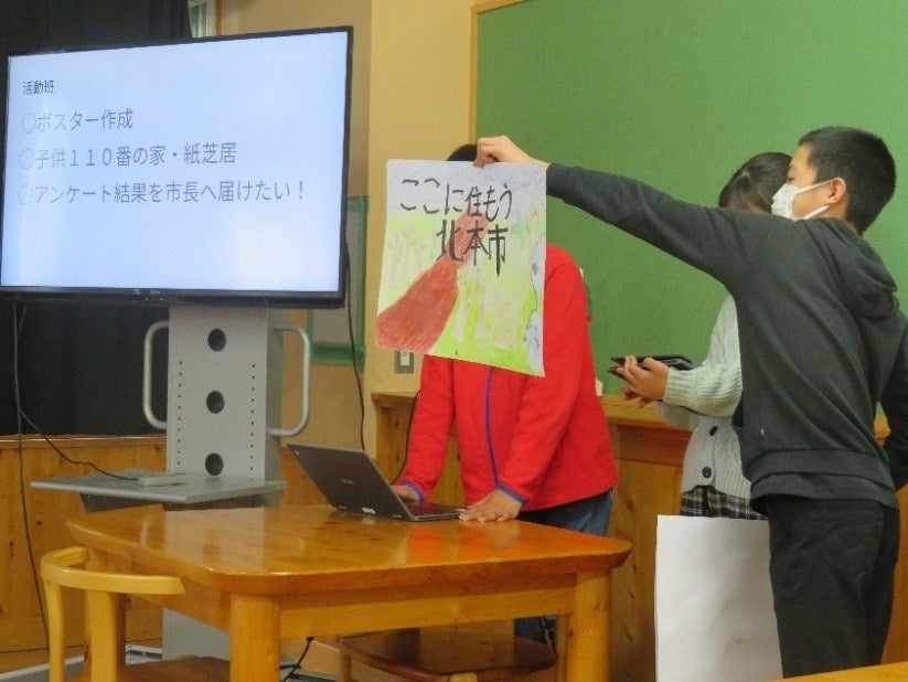 市長らに発表を行う各クラスの代表者（イメージ）