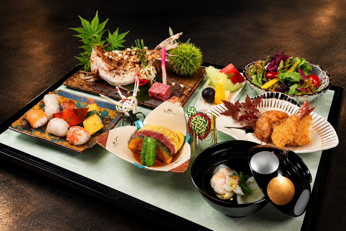 伊勢「旅荘 海の蝶」の秋の食卓。新嘗祭にちなむ期間限定「伊勢海老土鍋ごはん」と「七五三お祝い膳」