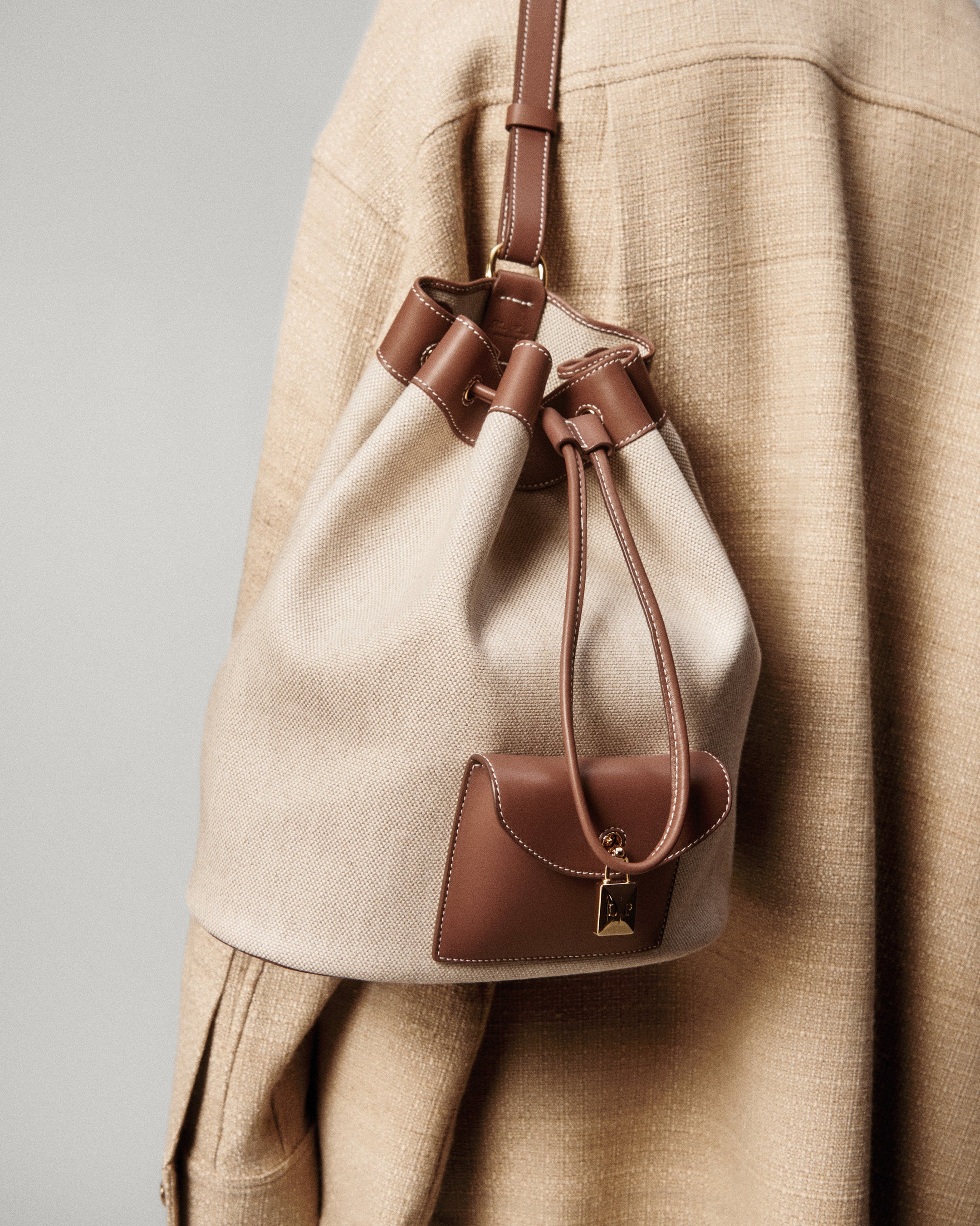 【LORO PIANA】エクストラ・ドローストリング・バックパック・L2 ロロ・ピアーナの新作 《エクストラ・ドローストリング・バック