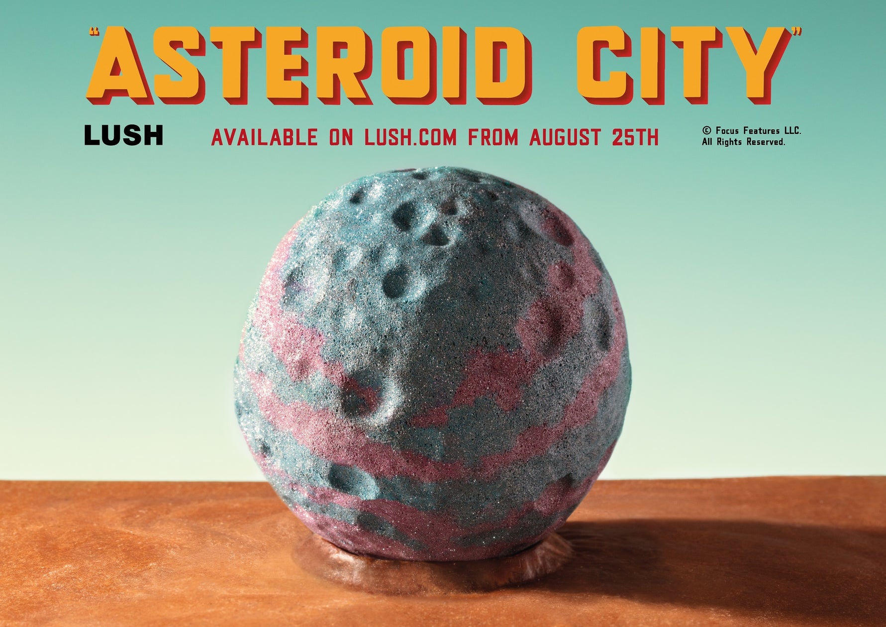 LUSHがウェス・アンダーソン監督による映画『アステロイド・シティ』とオンライン・アプリ限定のコラボレーション全4種を8月25日(金)から発売