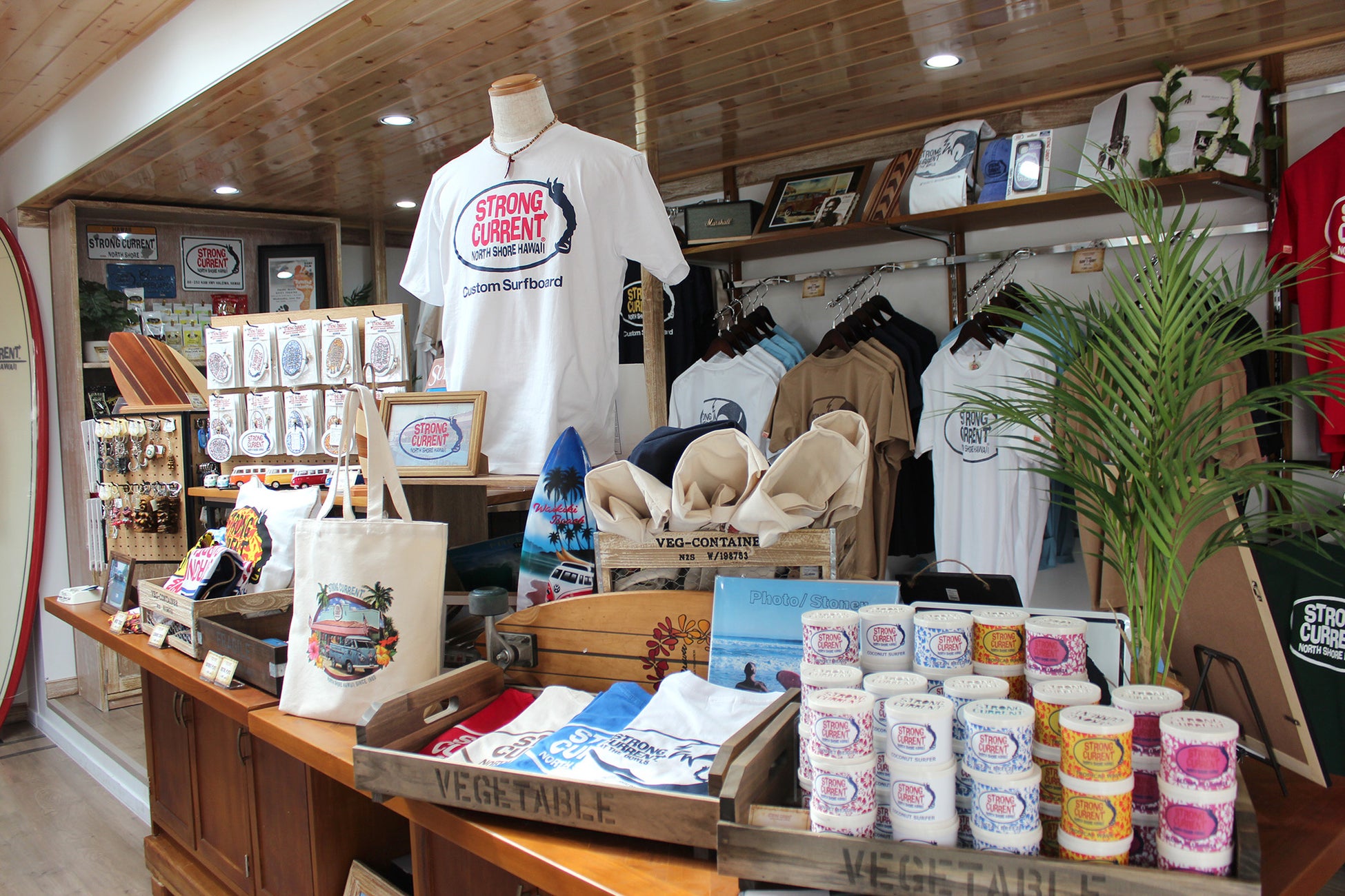 STRONG CURRENT Café&Shop店内