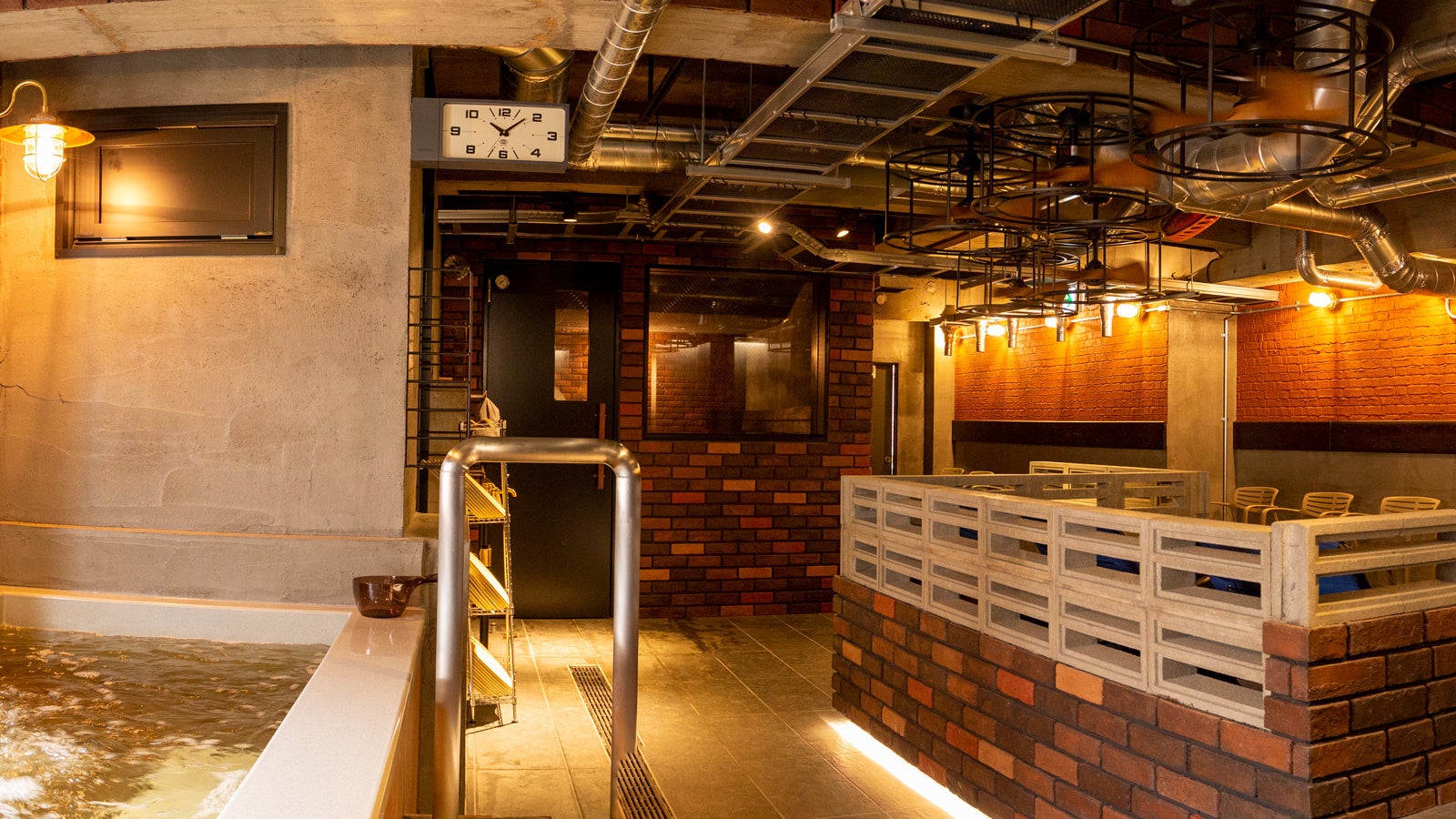 漢方バブル水風呂とゆらぎの風の休憩スペース【男性サウナ】