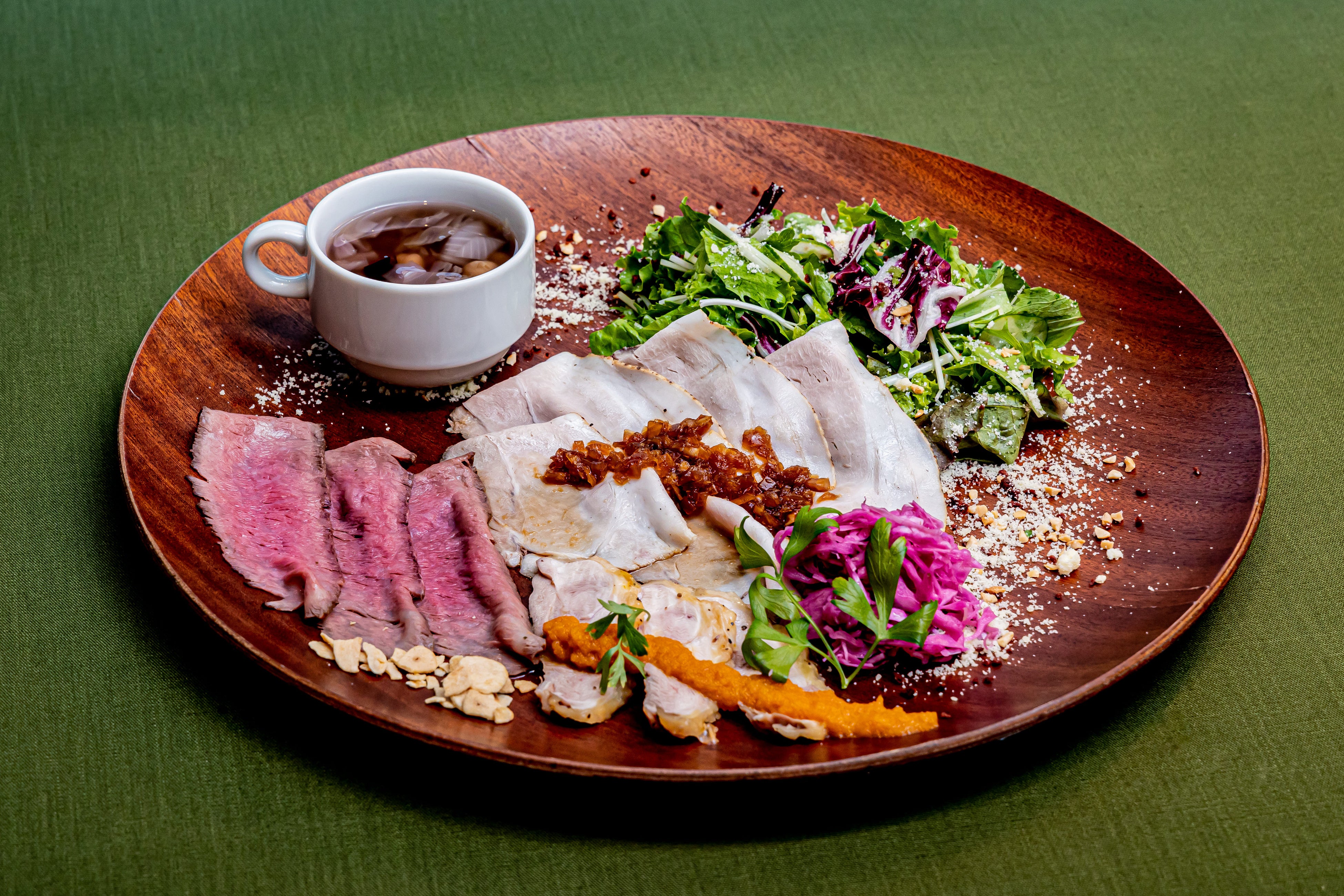 定番の奈良の肉「3種盛プレート」」