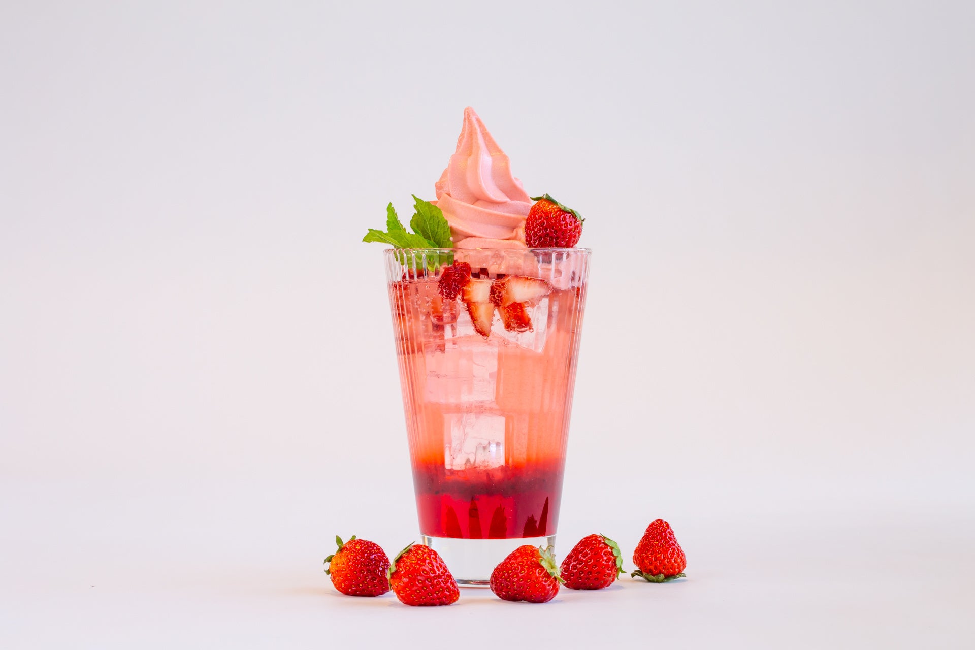 奈良いちごソフトクリームソーダ