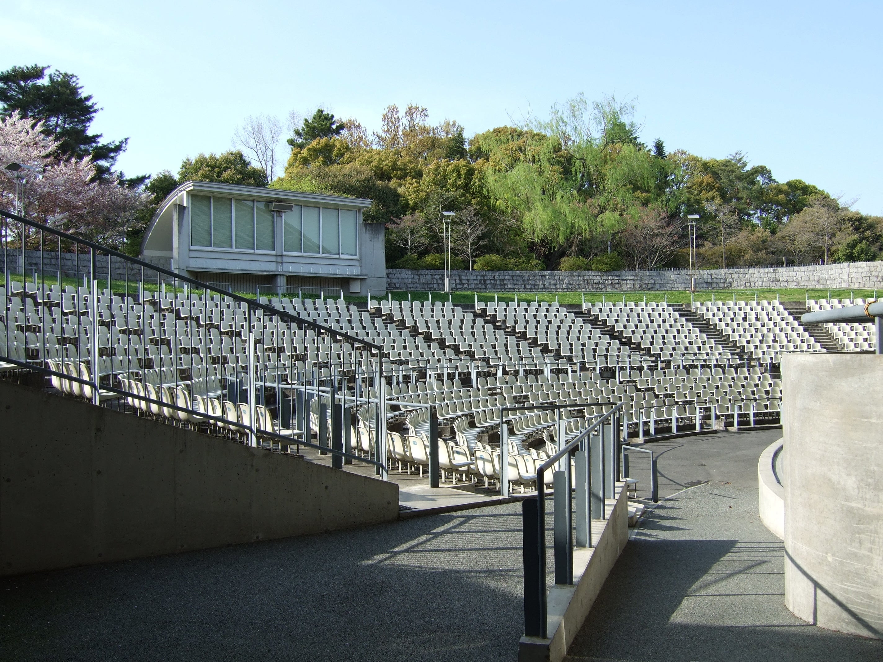 服部緑地野外音楽堂