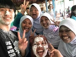 吉崎さん・タイでの写真