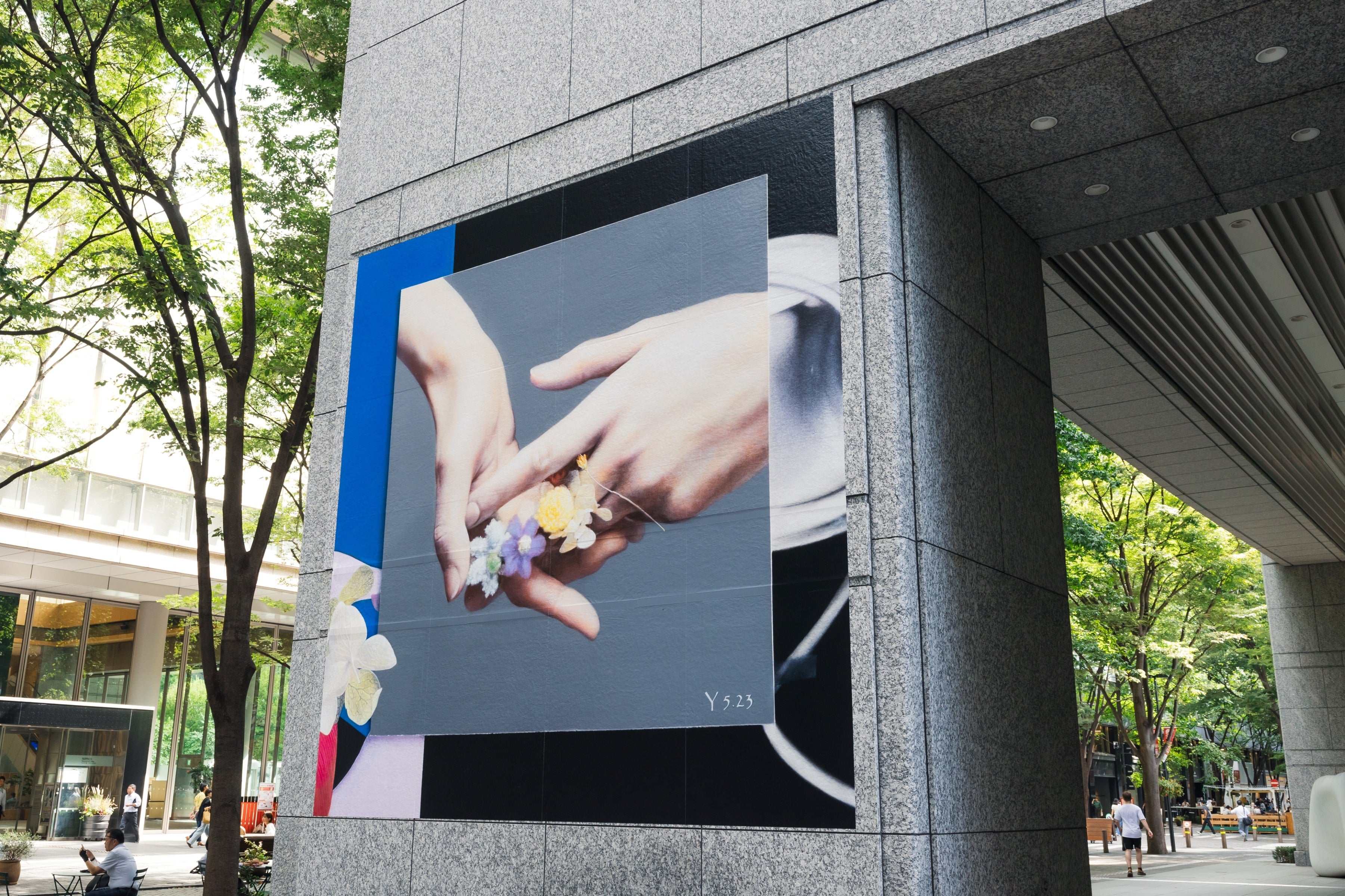 すぐ傍にみつけたあなたの分身（三菱商事ビル）