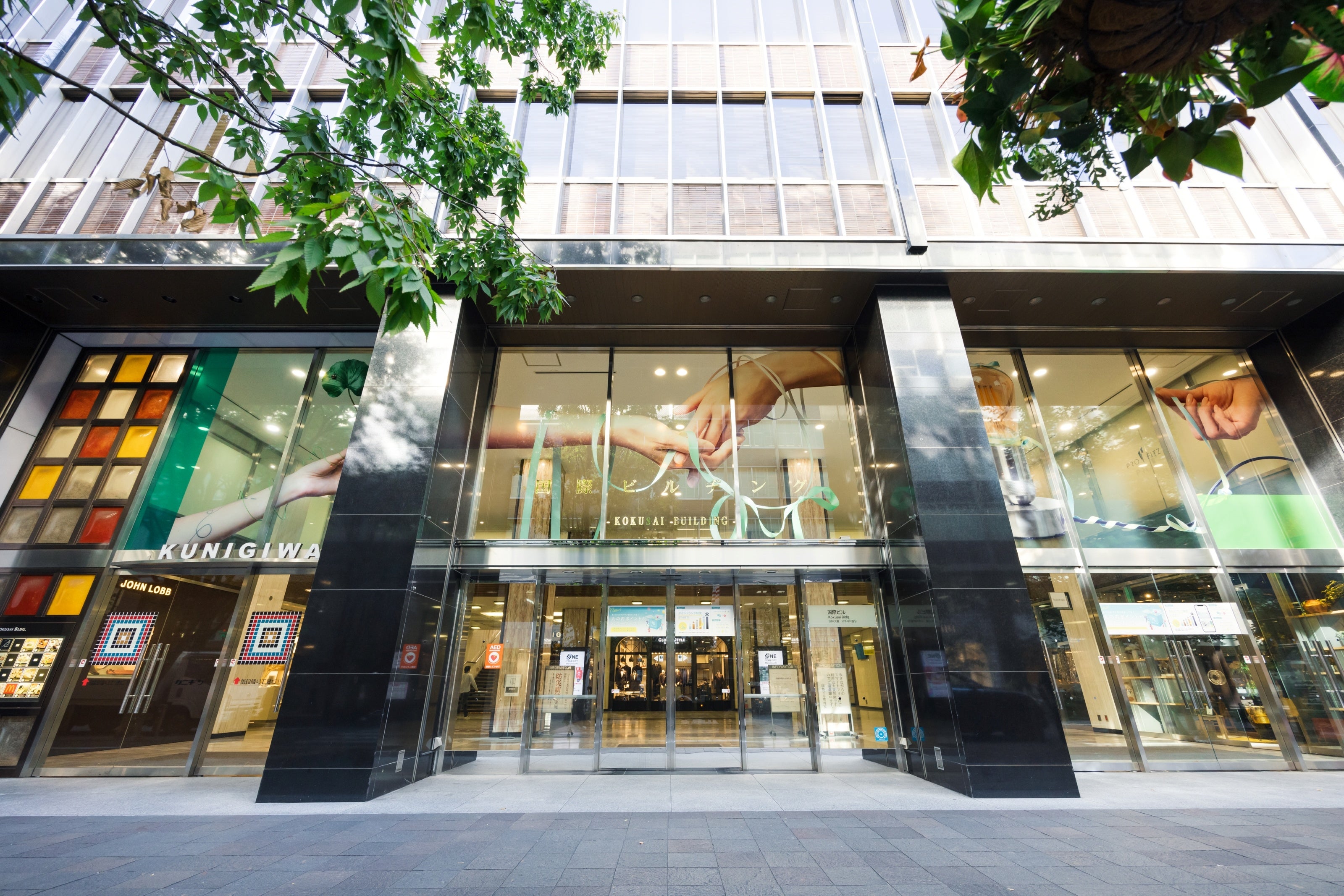 国際ビルの展示作品