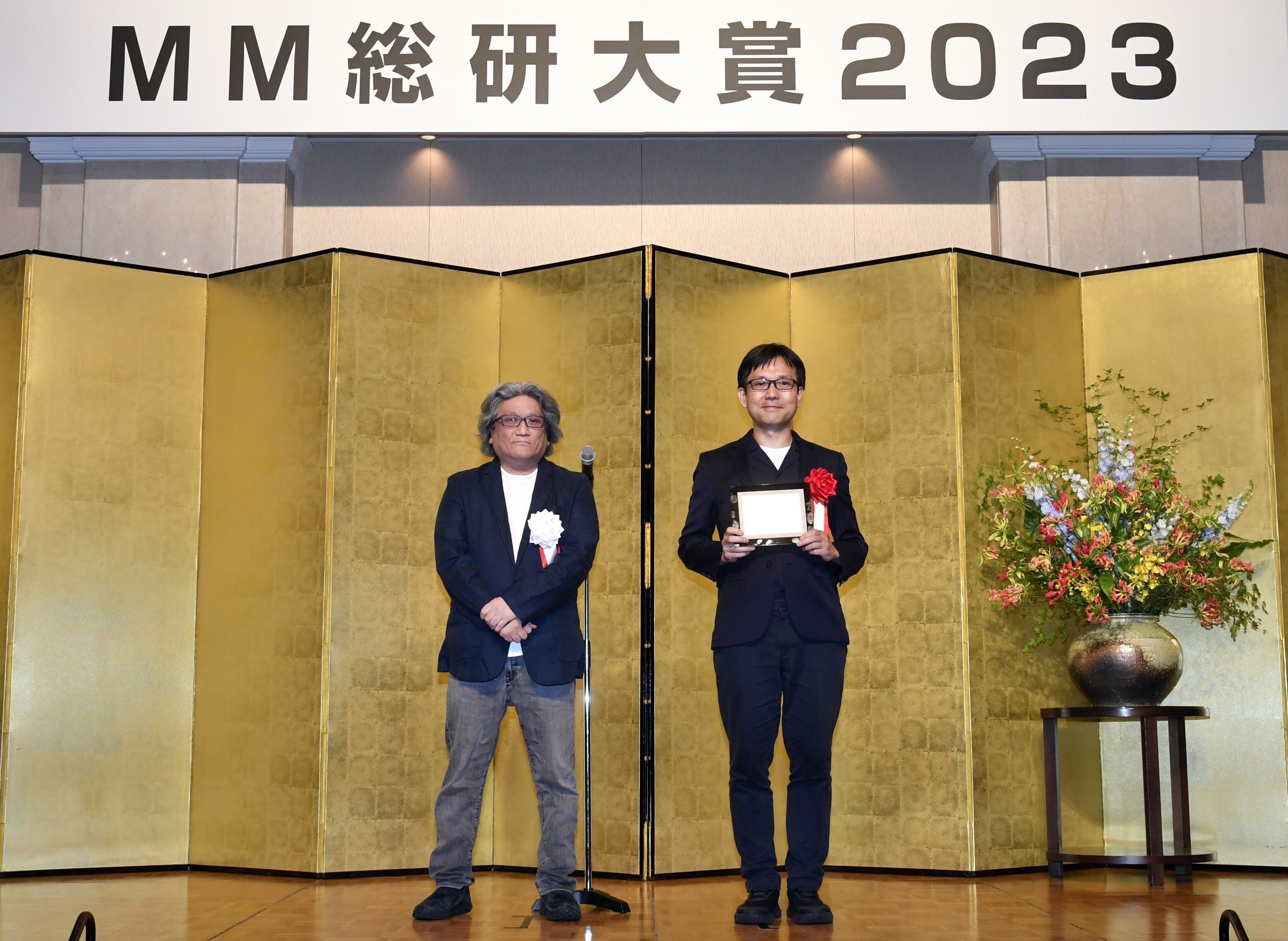 表彰式にて（右側：ファーストアカウンティング代表取締役社長の森啓太郎）