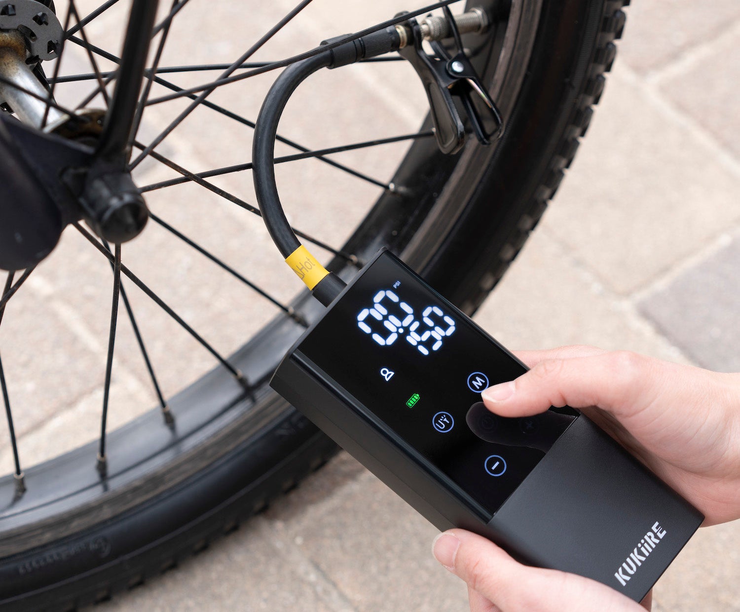 面倒な自転車の空気入れ作業 スマート空気入れ ならボタンを押すだけ 簡単 楽チン 5 14から公式サイトもopen Tradefkjapan Inc のプレスリリース 面倒な自転車の空気入れ作業 スマート空気入れ ならボタンを押すだけ 簡単 楽チン 5 14から公式サイトもopen Tradefkjapan Inc のプレスリリース