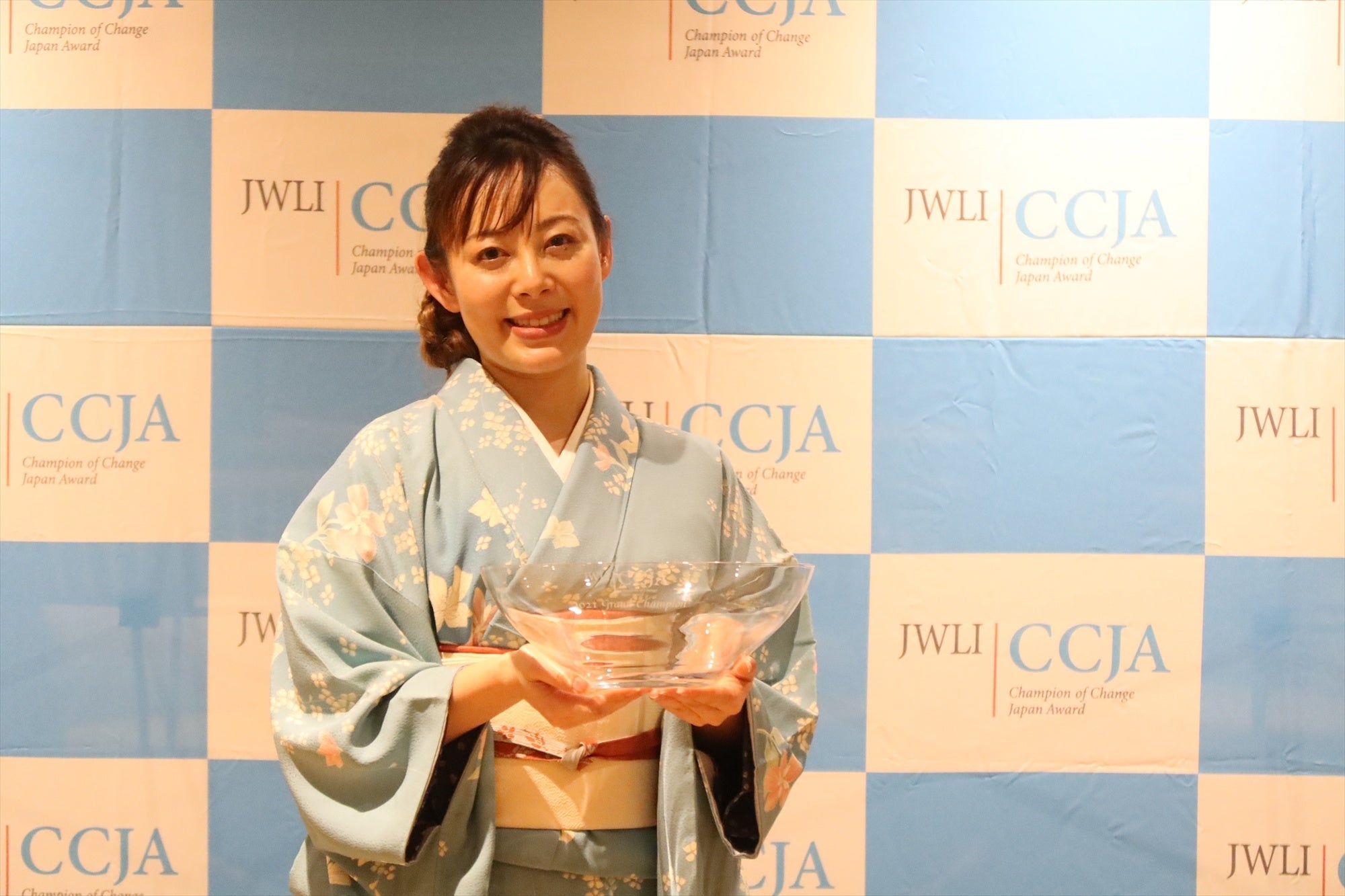 大賞受賞者の牧野友香子さん。本人も重度の聴覚障害を持つ。