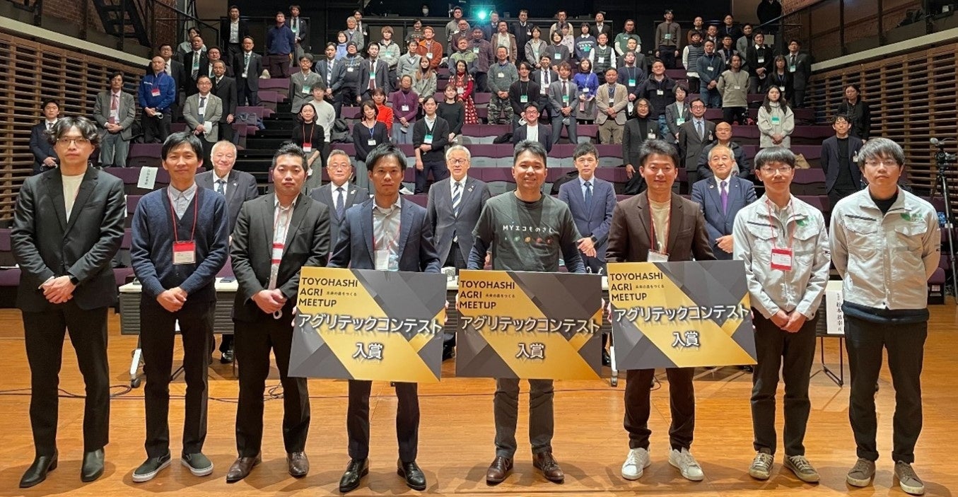 入賞者、平田 祐貴氏㊧（テラスマイル㈱）北垣 卓氏㊥（クオンクロップ㈱）木村 俊介氏㊨（㈱TOWING）