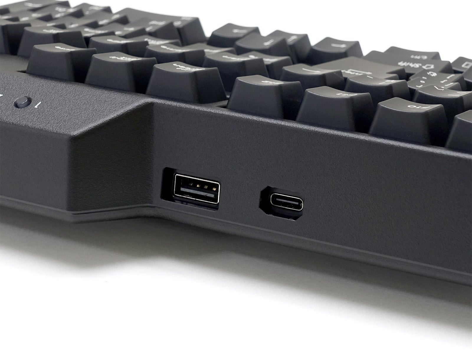 USB接続時に利用可能なUSBスルーポート