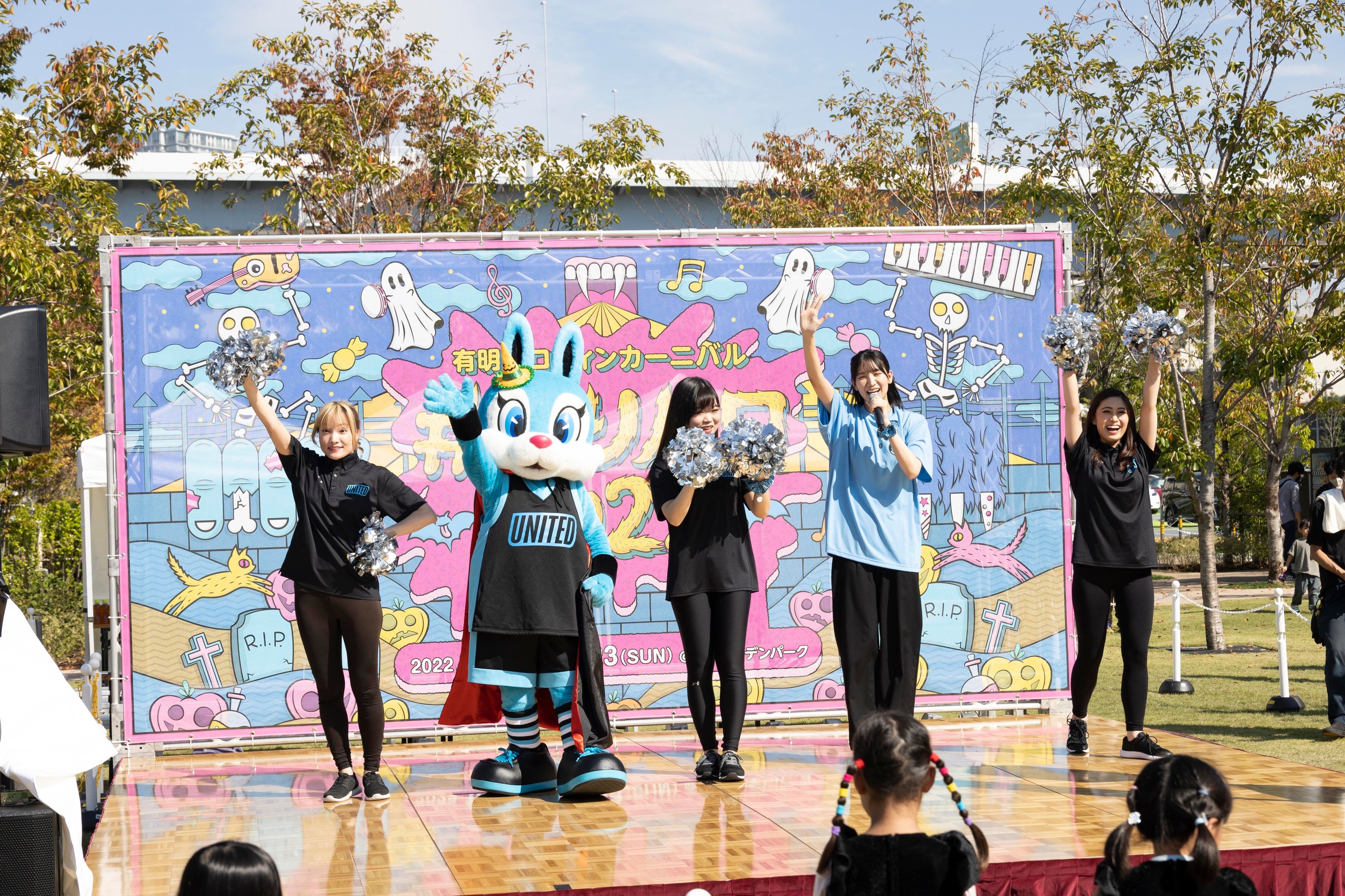 TUBC広報大使 りなぴー（小貫 莉奈さん）とマスコットキャラクターのユナイト、UNITE DANCERSによるステージ