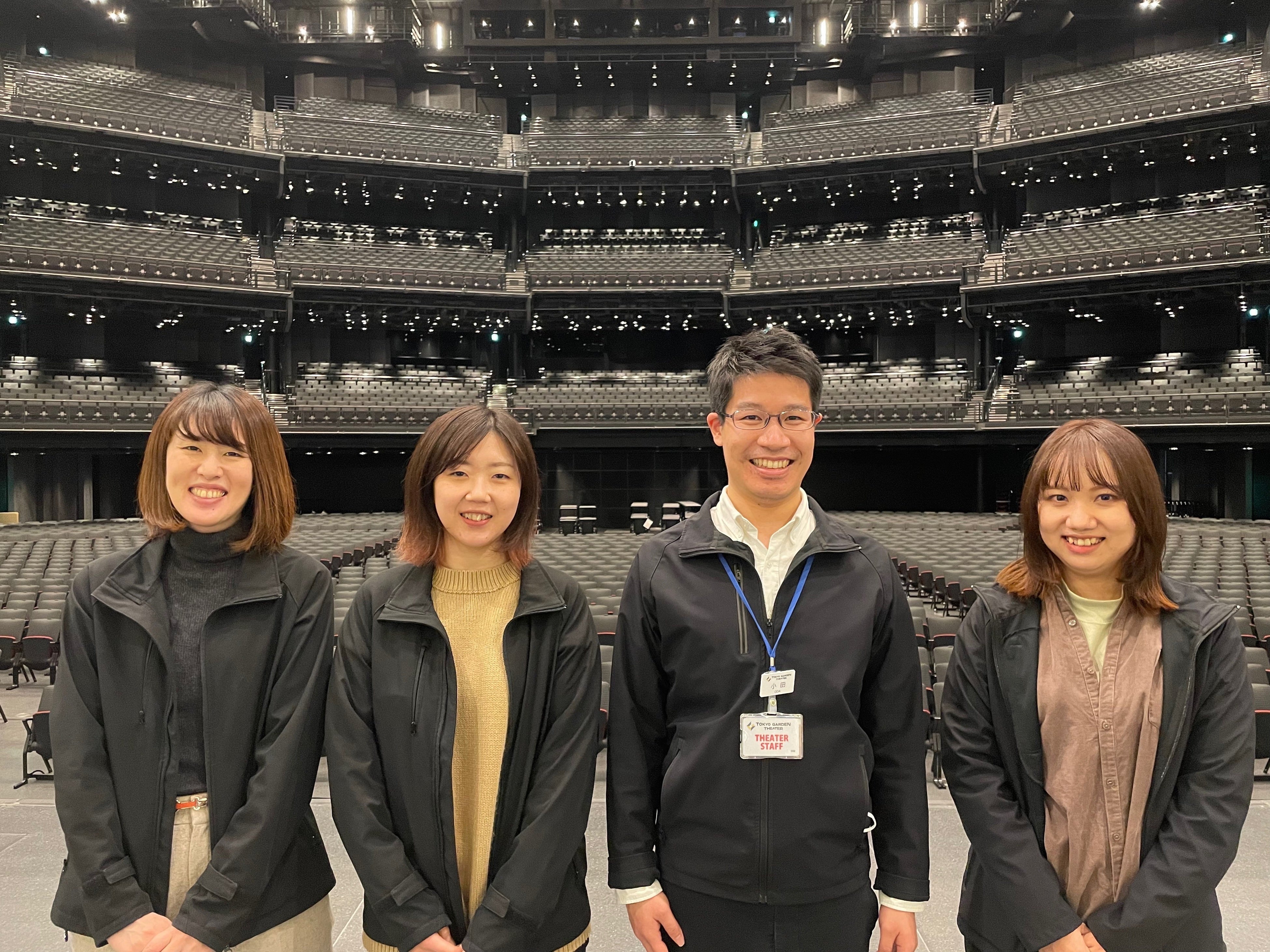 住友不動産商業マネジメント㈱シアター運営部のメンバー（左から）桑折 文 、道田 文乃、小田 啓樹、髙木 茉莉奈
