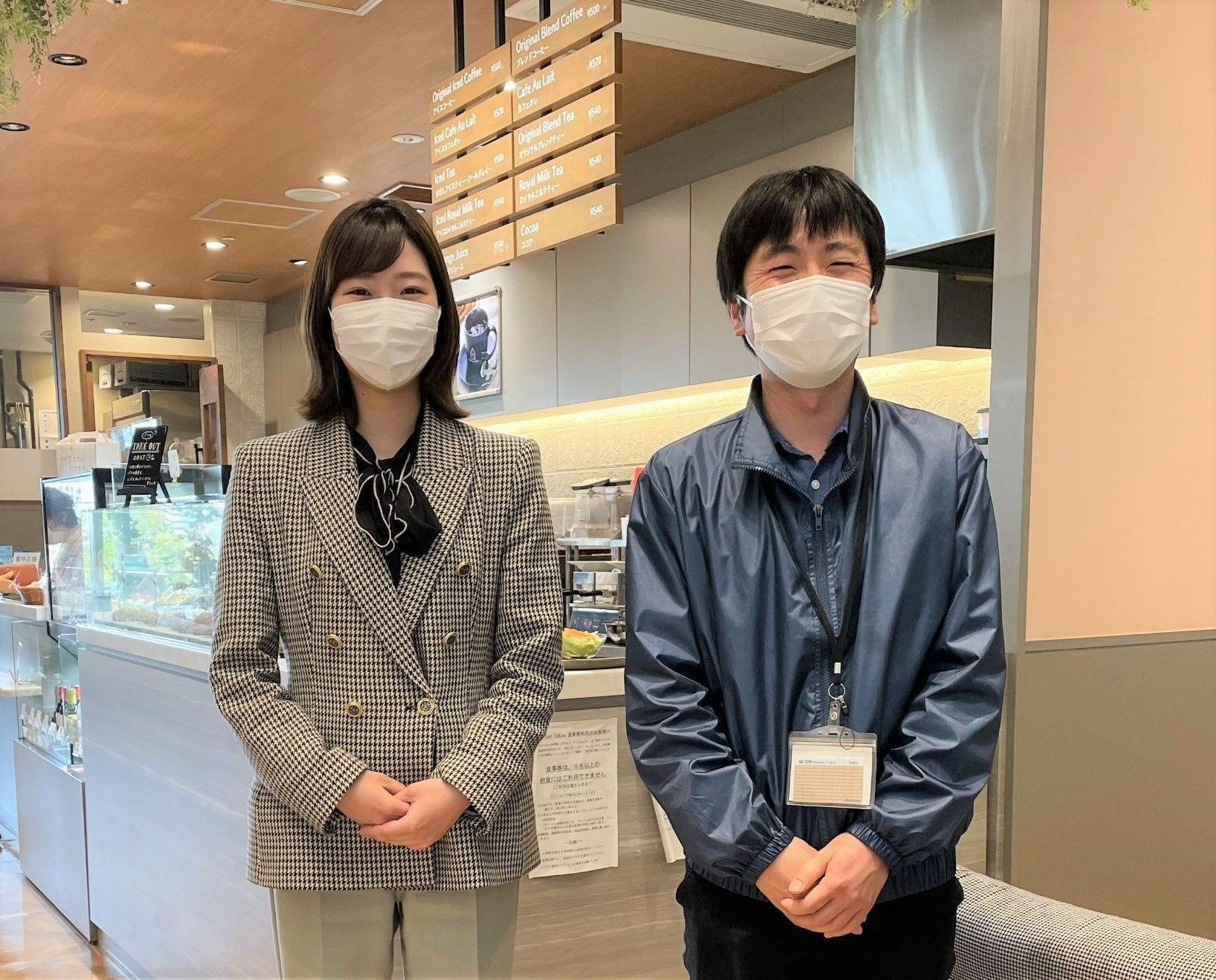 （左）住友不動産商業マネジメント㈱TABETE担当　宮﨑菜月（右）メゾン・ド・ヴェール店長　天野成教さん