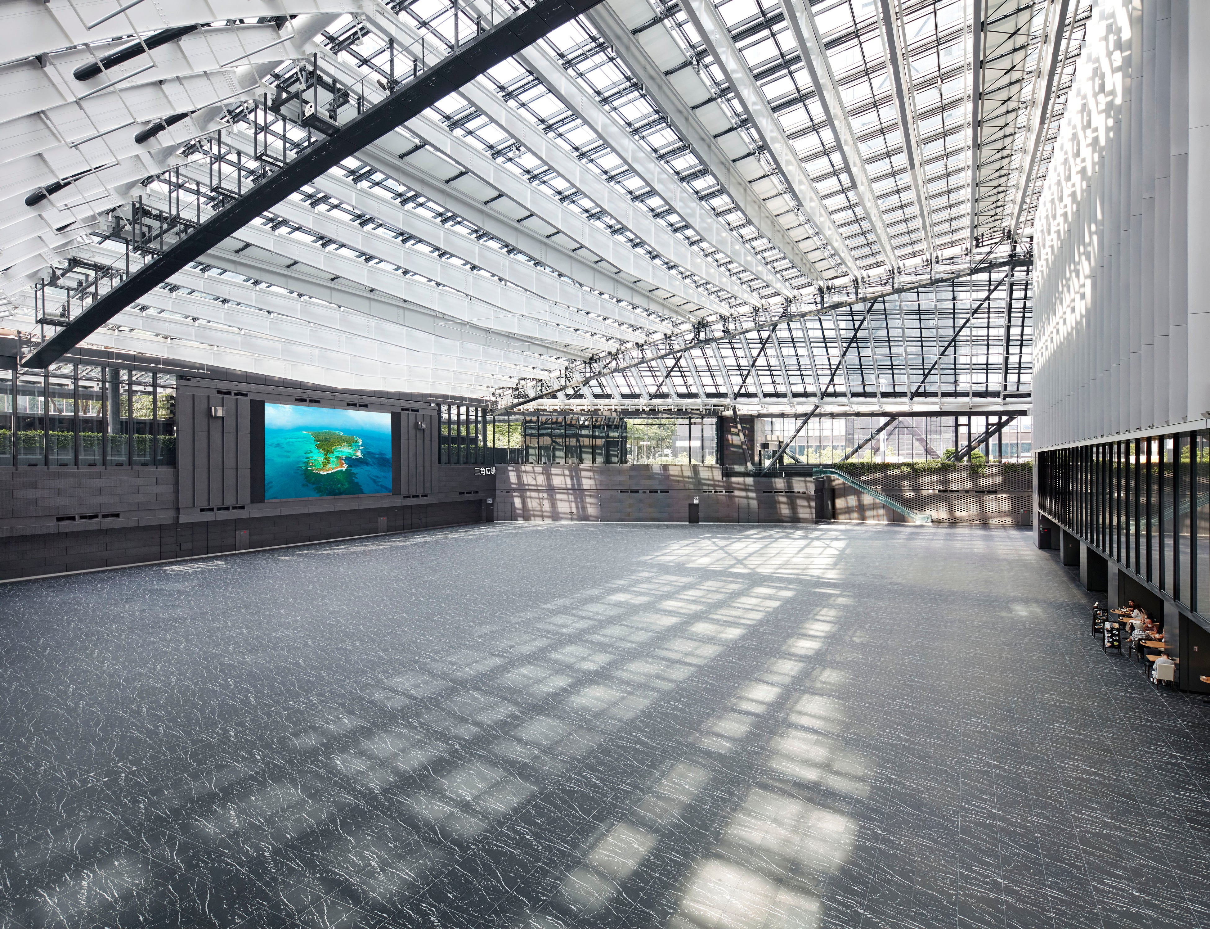 新宿住友ビル三角広場