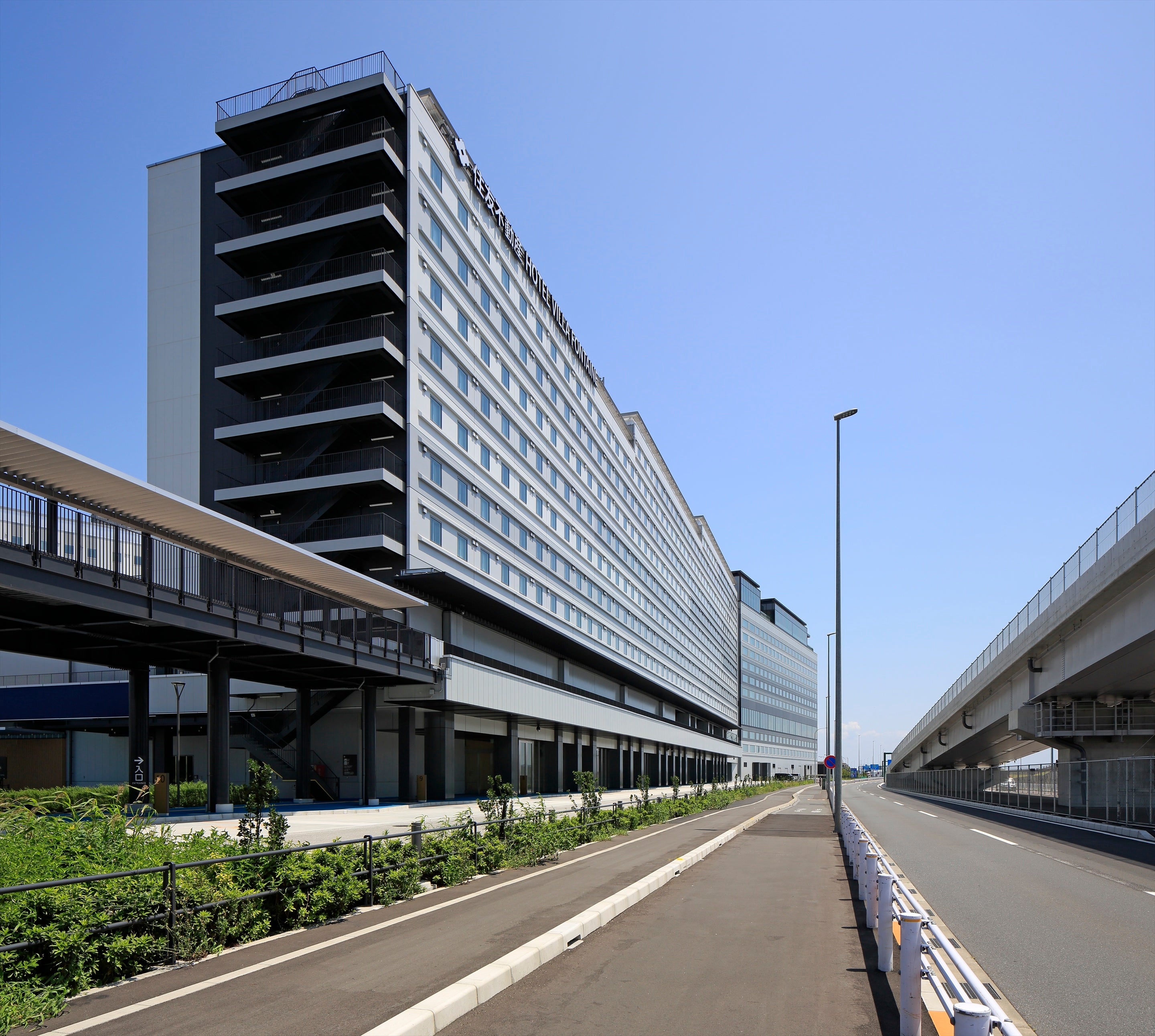 バスターミナル側の外観