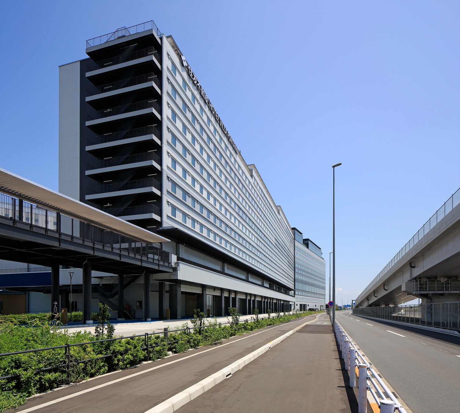 バスターミナル側の外観