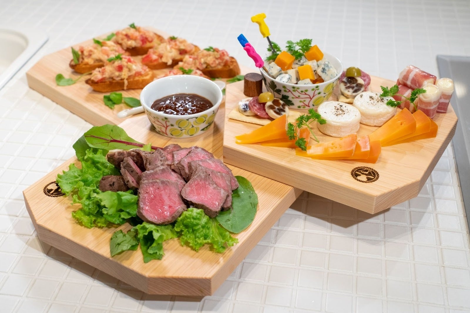  料理を盛り付けるお皿にもぴったりです