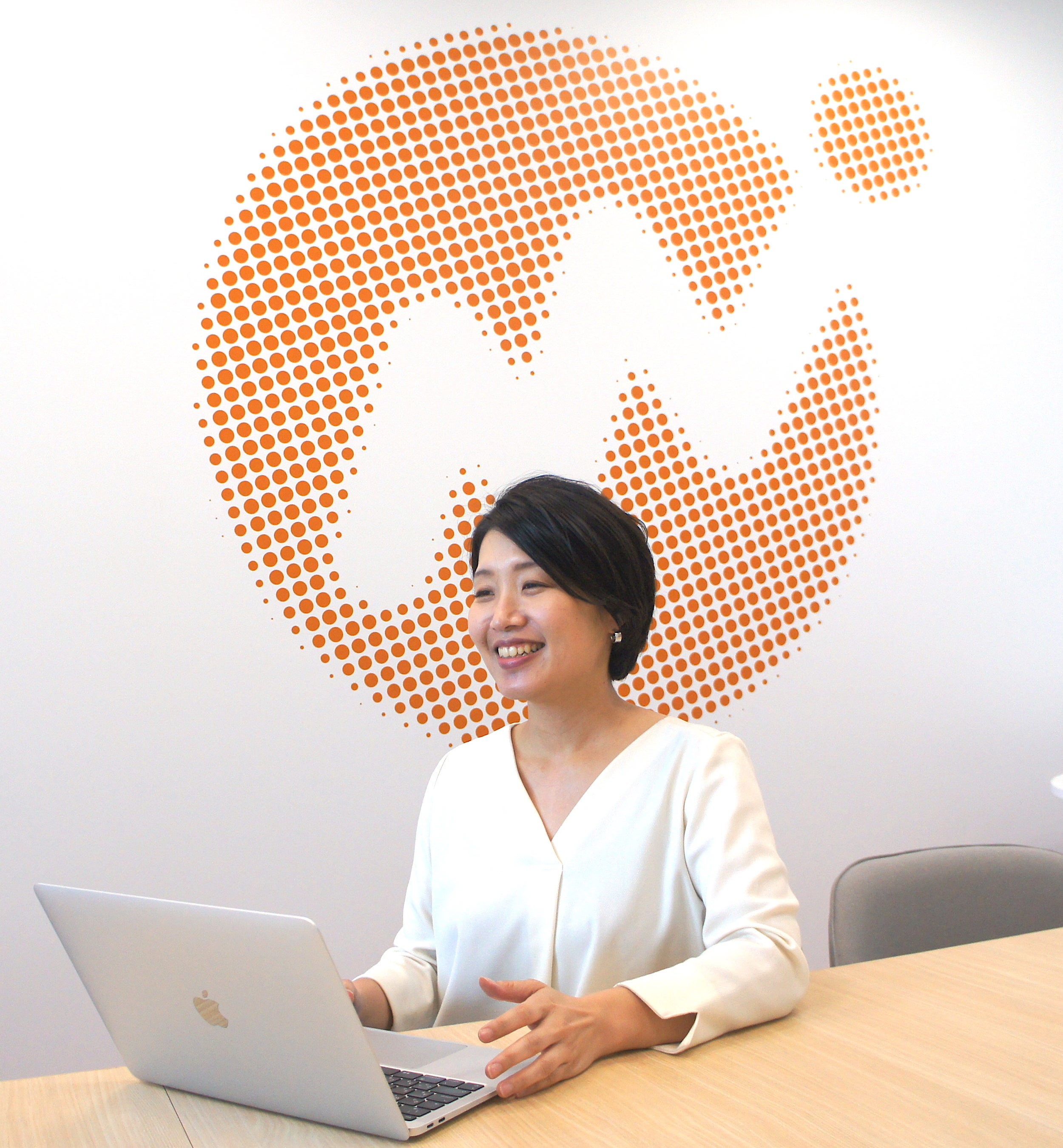 ビジネスホテル客室テレビCM「おもチャンネル」、マネー