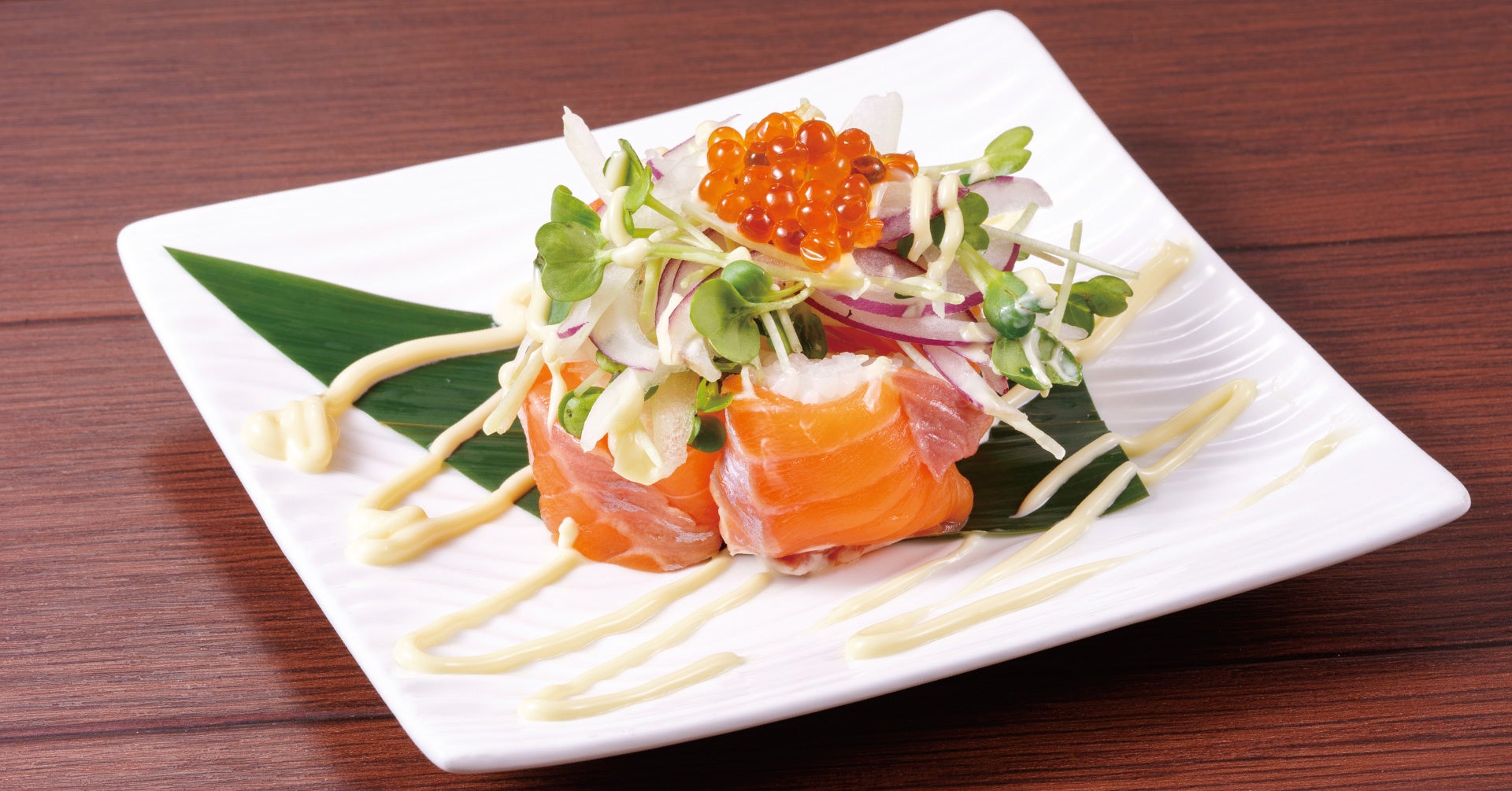 たっぷり野菜のサーモンロール寿司