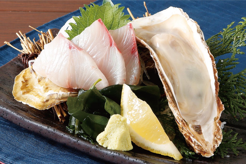 桃浦活〆牡蠣とえごま勘八の合盛り