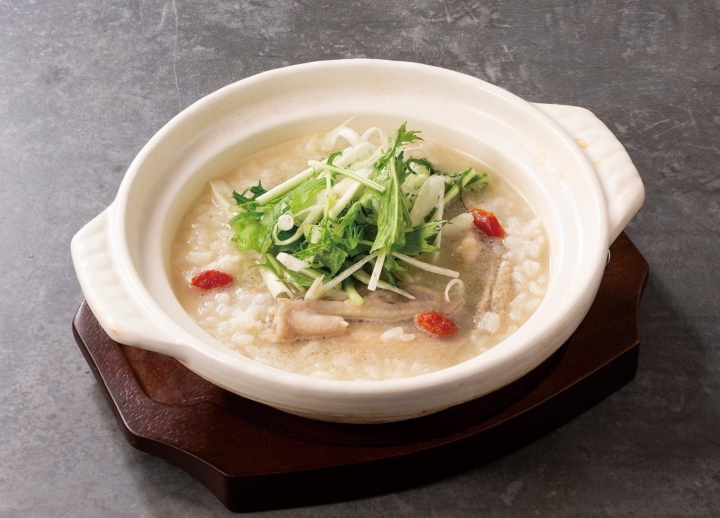 濃厚鶏白湯スープで味わうサムゲタン風雑炊