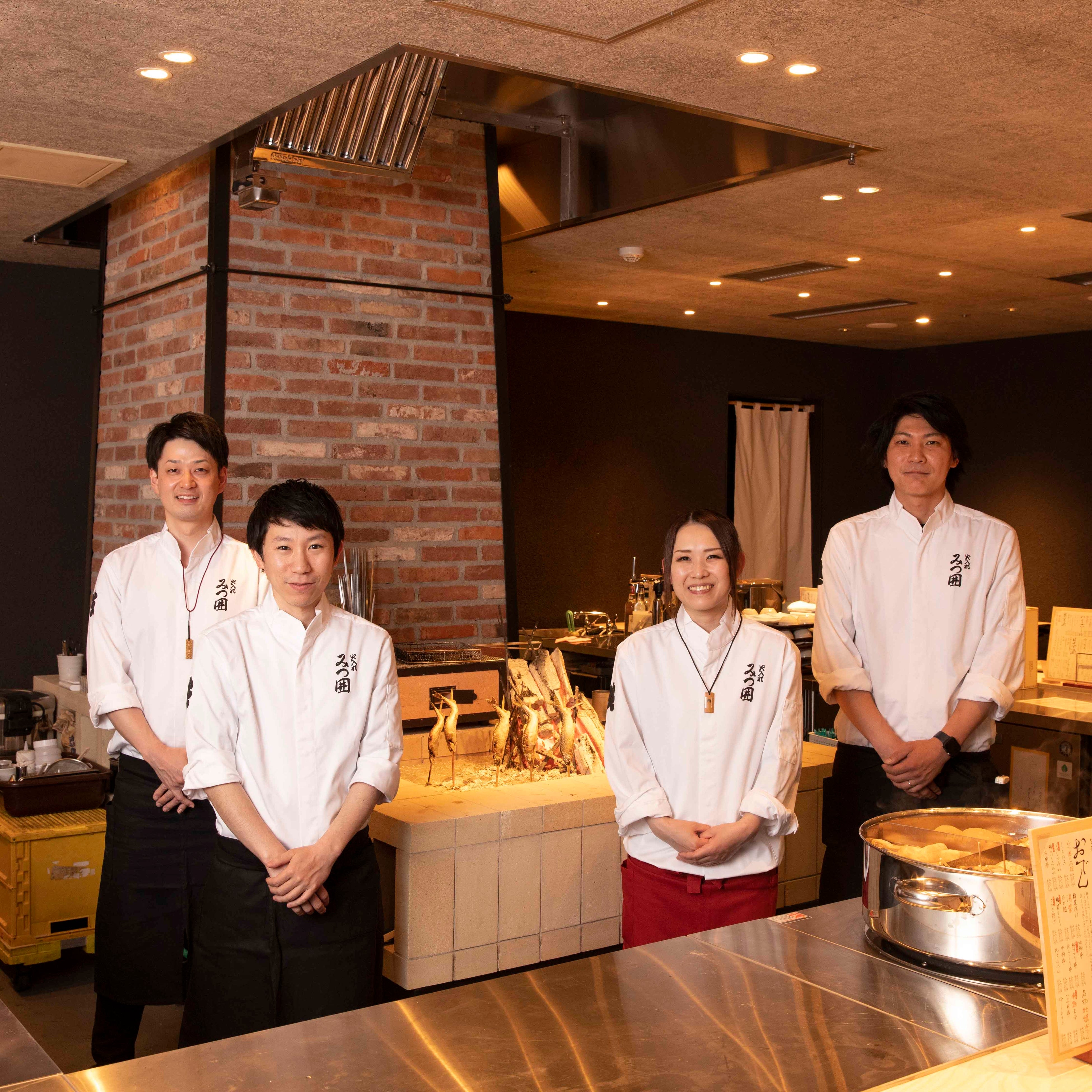 みつ囲 店内と制服