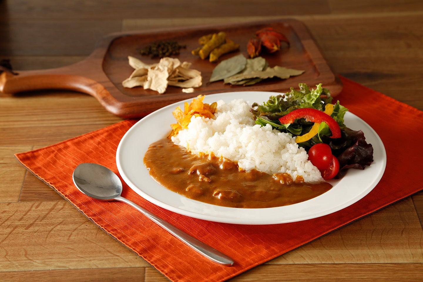 しのけんのとろうまチキンカレー 盛り付けイメージ