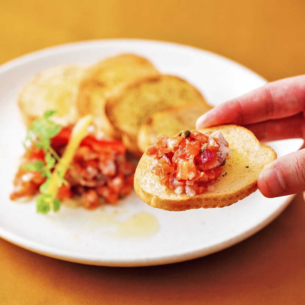 阿武隈川メイプルサーモン®のタルタル～ガーリックトースト添え～