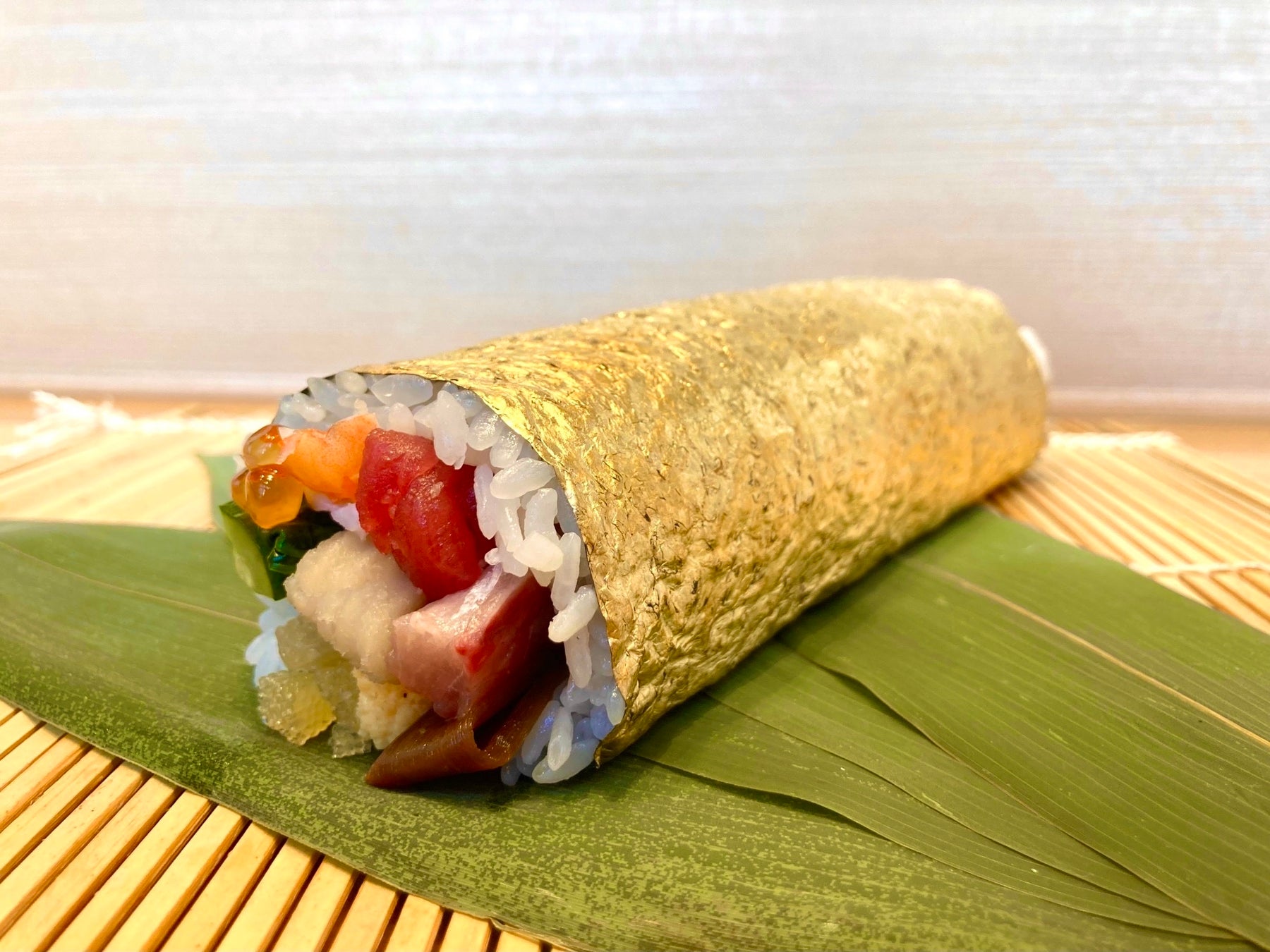 22年輝らりの金箔恵方巻 1月21日より予約開始 天然能登寒ぶりや金沢金箔が豪華なお寿司屋さんの恵方巻き エスダムスメディアのプレスリリース 22年輝らりの金箔恵方巻 1月21日より予約開始 天然能登寒ぶりや金沢金箔が豪華なお寿司屋さんの恵方巻き エスダムスメディアのプレスリリース