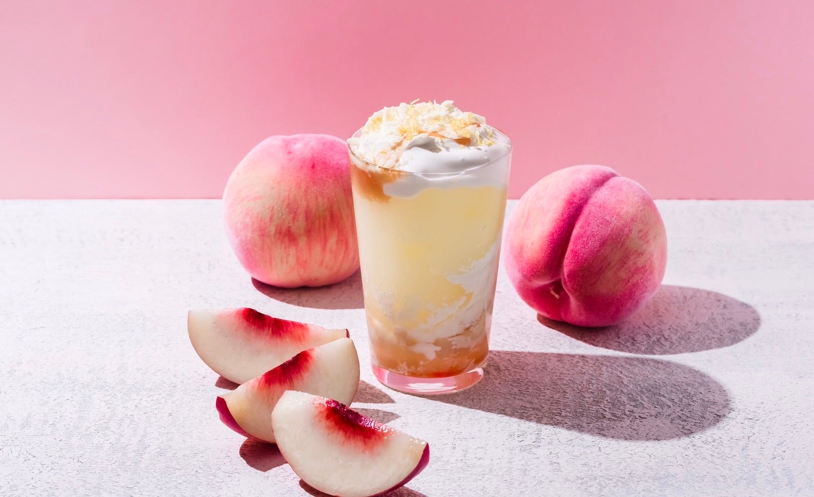 桃感100％！白桃の果肉を贅沢に使用した2種のレモネード「ピーチ