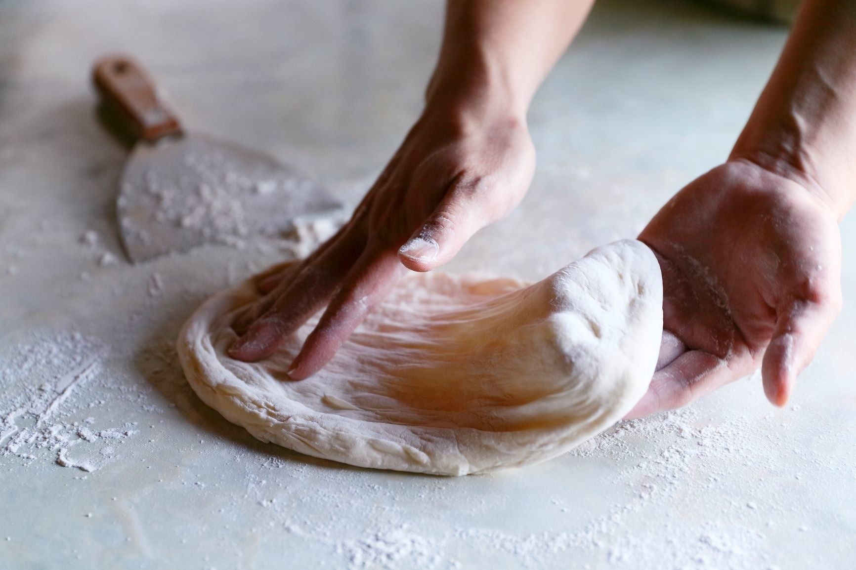 生地へのこだわり。1枚1枚手のばしします。