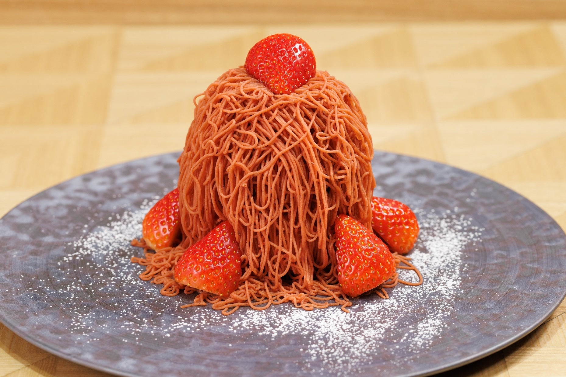 生搾りモンブラン専門店春の新作「苺マスカルポーネモンブラン」