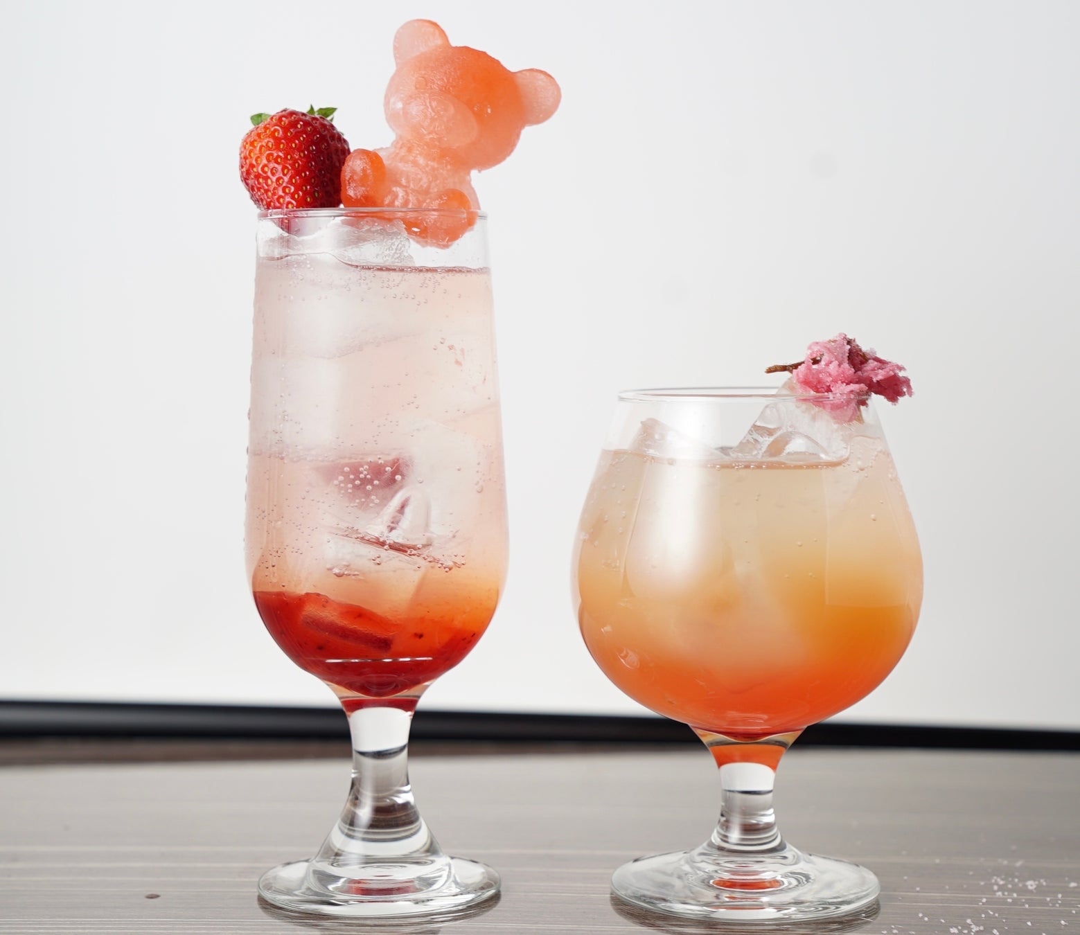 ストロベリーブロッサム(左)、SAKURAピンクラズベリー(右)