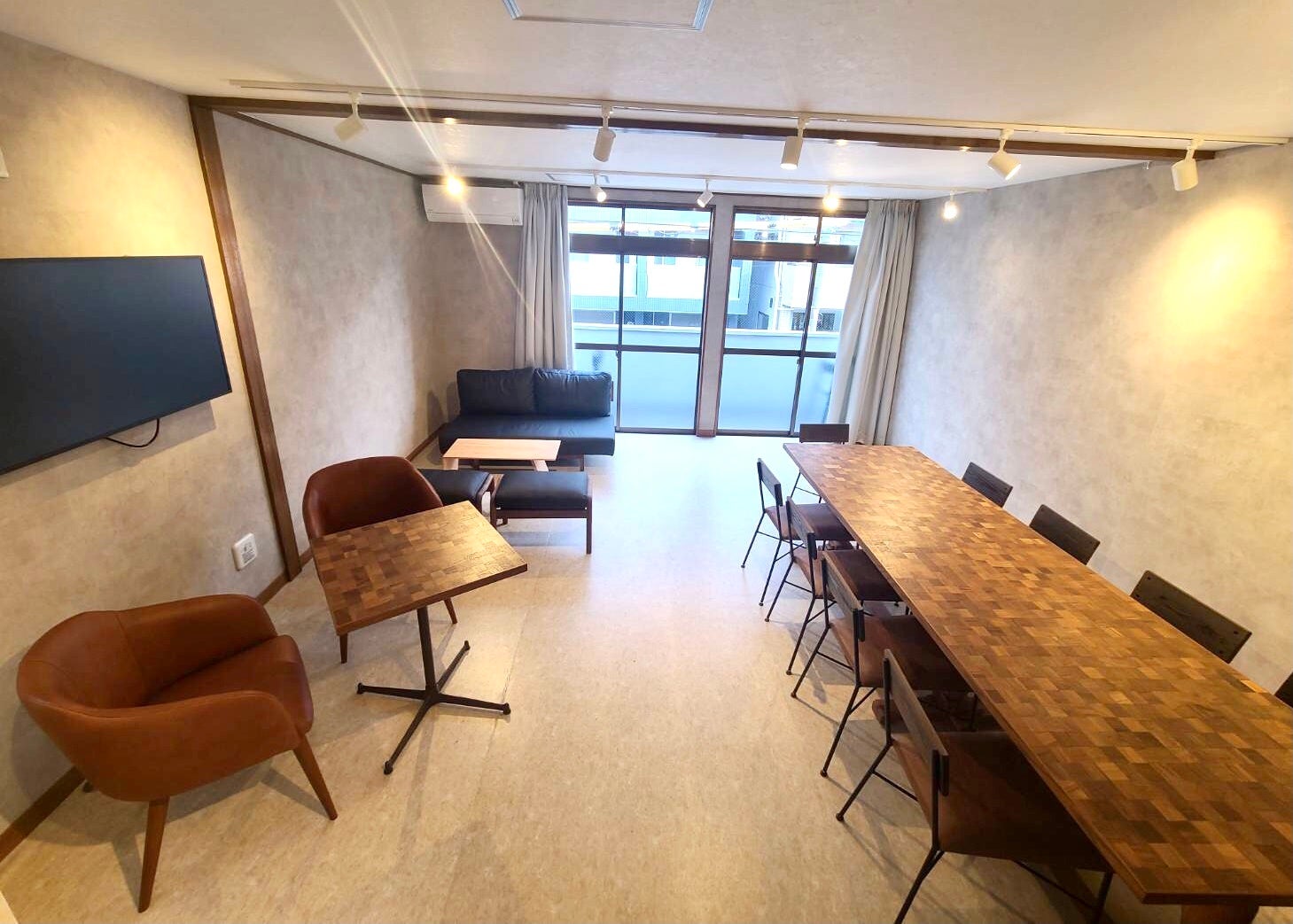 「小麦の奴隷LABO 自由が丘」2階カフェダイニングスペース