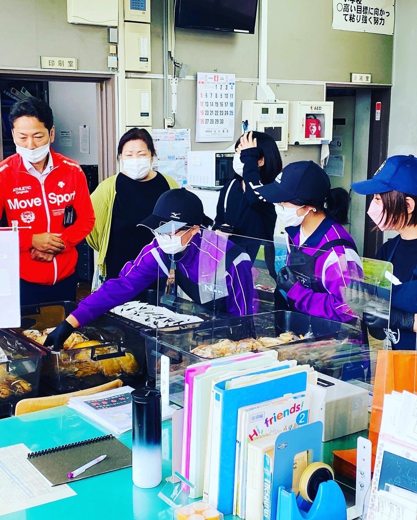 中学校への訪問販売の様子