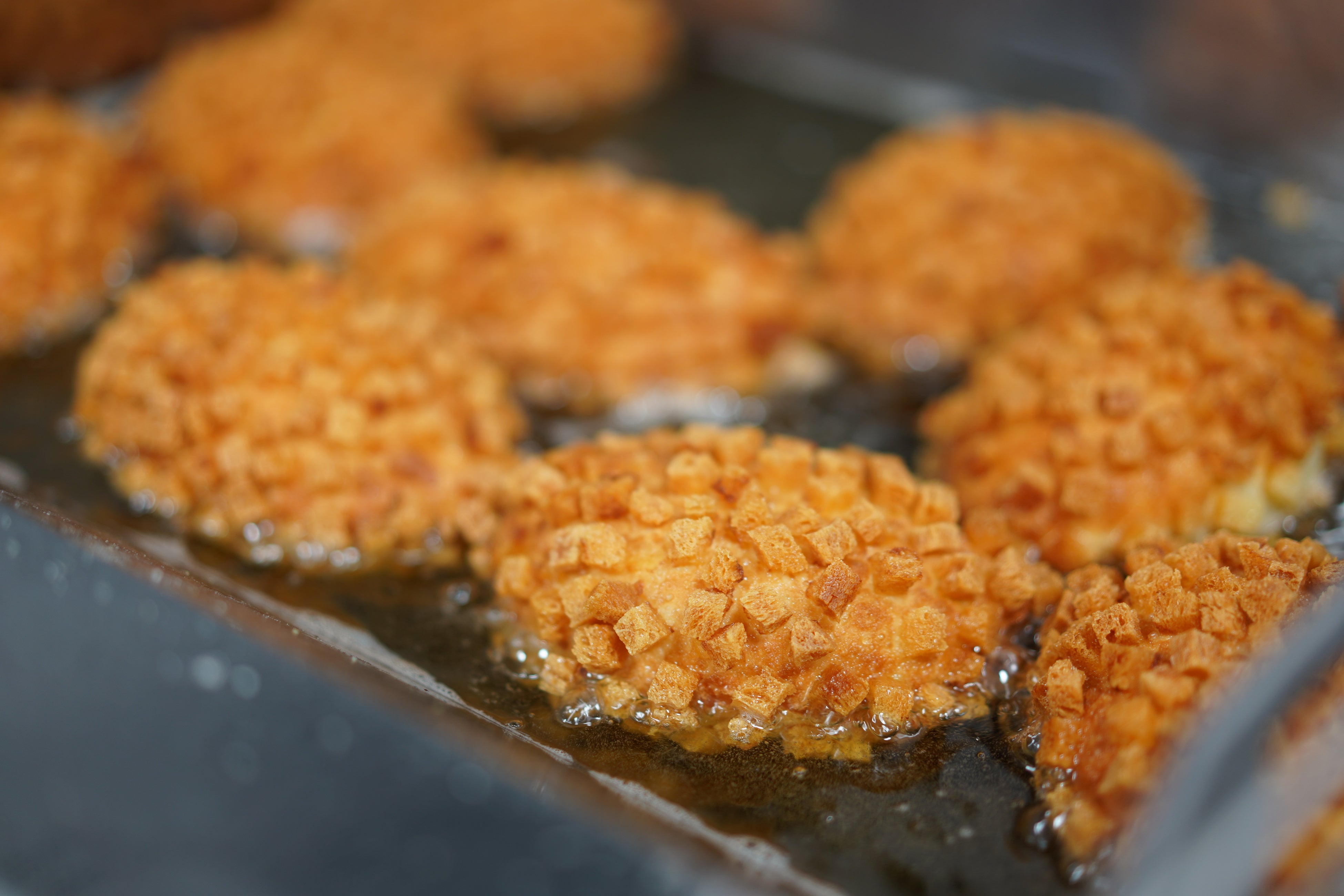 3年連続「カレーパングランプリ」金賞受賞の「ザックザクカレーパン」