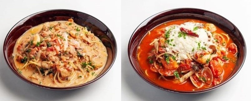 （左）ズワイ蟹と海老のトマトクリーム　（右）海老とあさりのスープアラビアータ