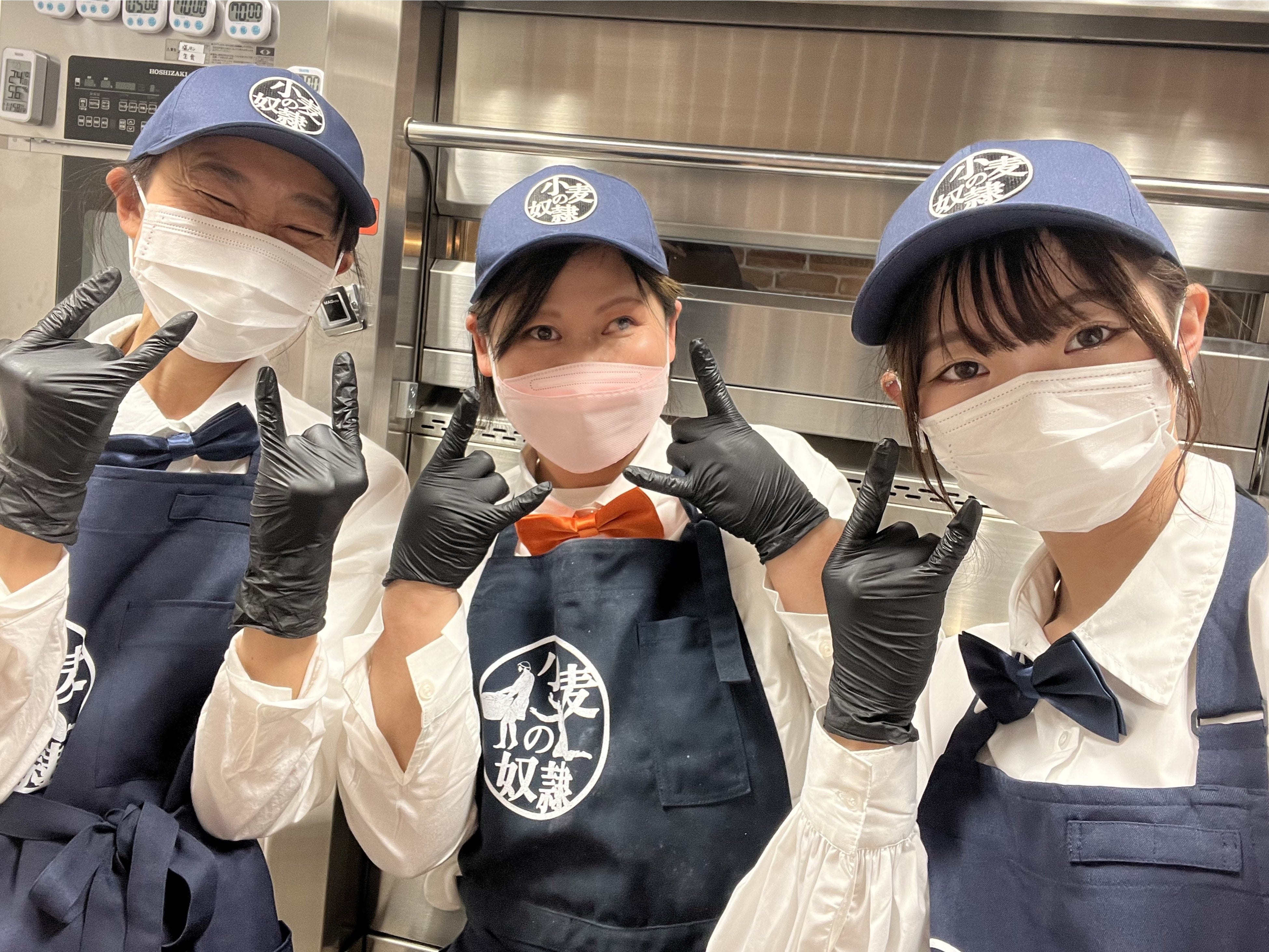 我孫子店 店長えみぱん（中央）とクルー