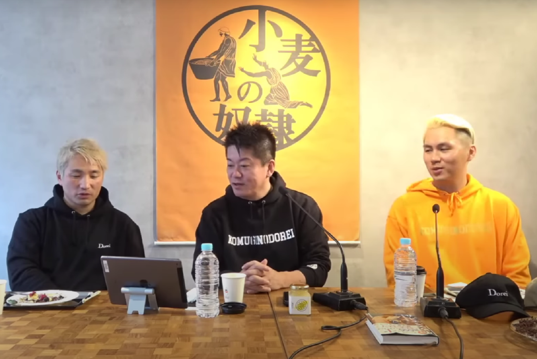 前回の配信では、サバカレー・バスクチーズケーキアレンジの試食のほか、新作アパレル商品を紹介しました。