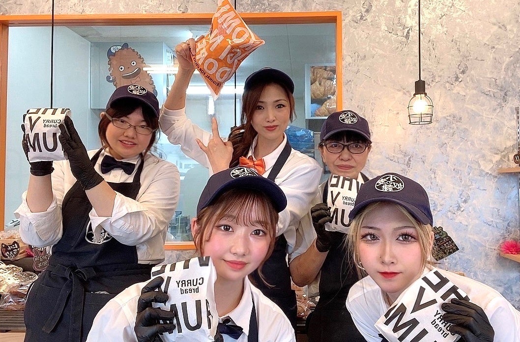 甲斐店 店長ハルとクルー