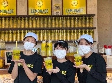 宮古島パイナガマ店 仲村店長とスタッフ