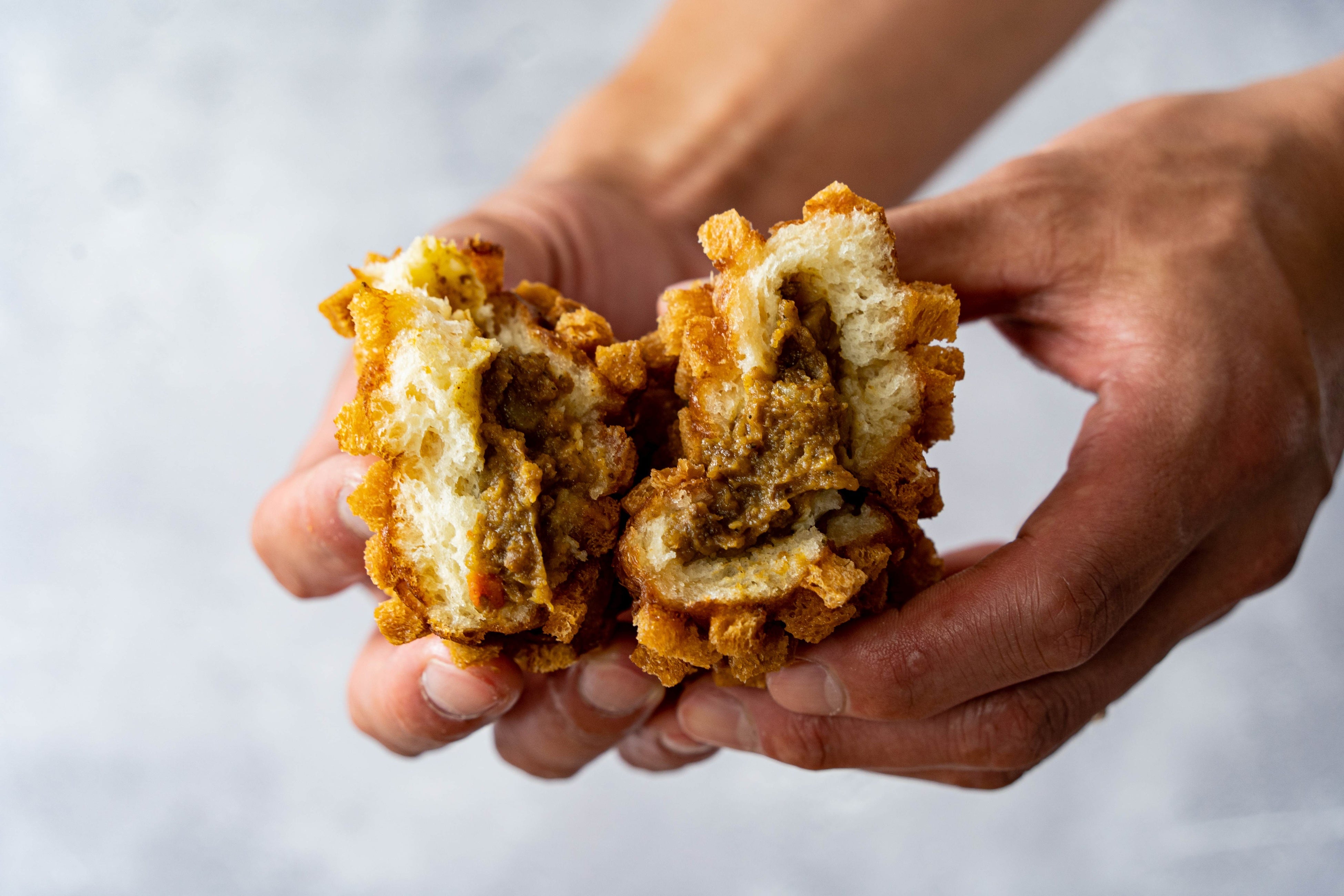 名物「ザックザクカレーパン」