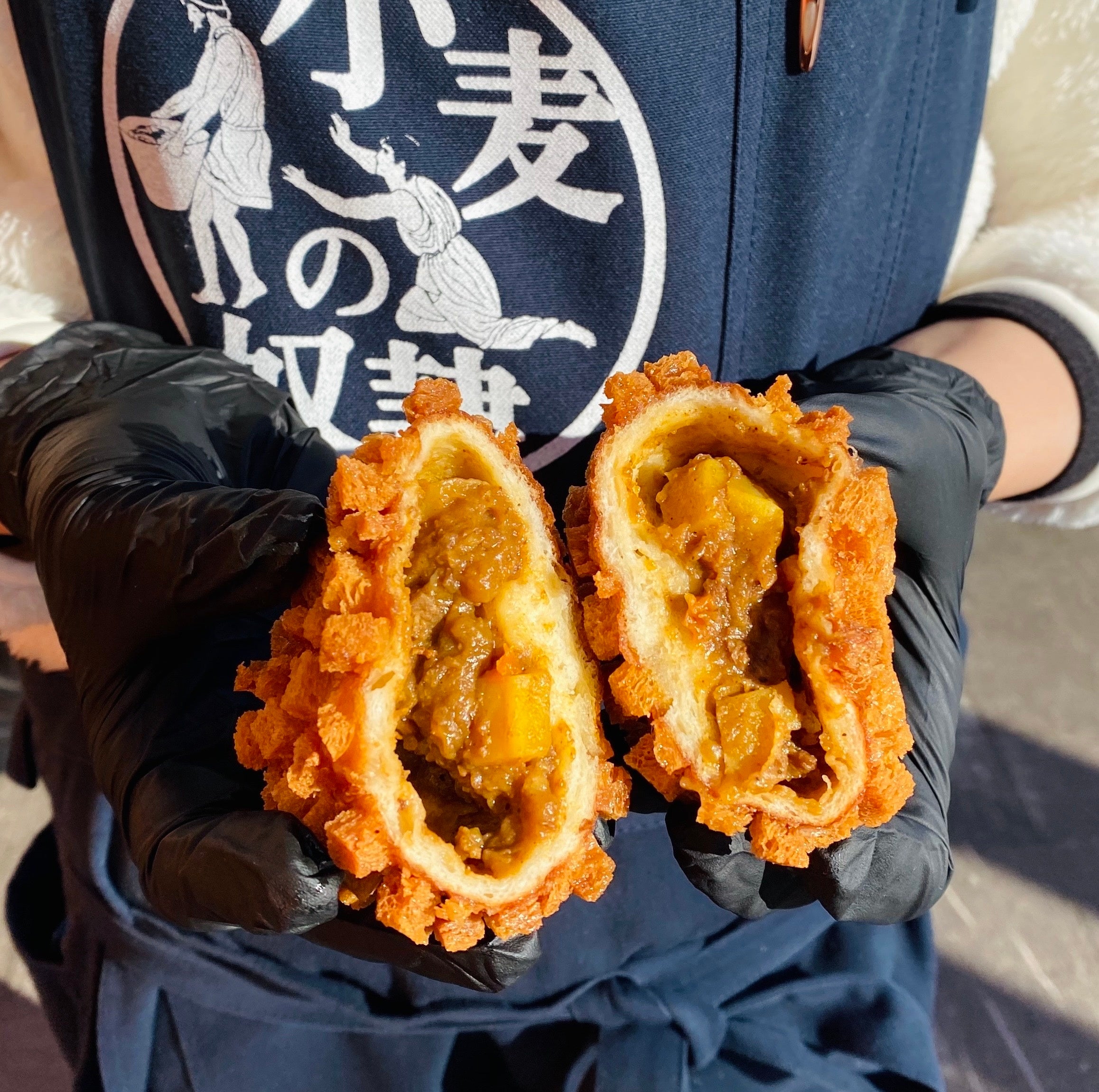 名物「ザックザクカレーパン」