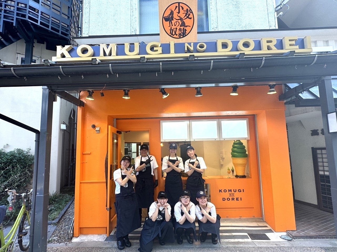 カレーパン専門店1号店としてオープンする【小麦の奴隷 浅草店】クルー