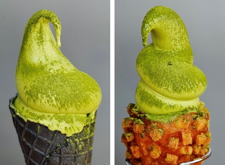 （左）「ゴリ抹茶ソフト」（右）「ザックザク抹茶ソフト」