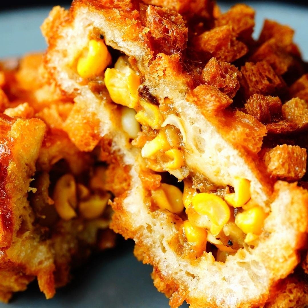 9月14日限定商品 ザックザクコーンカレーパン